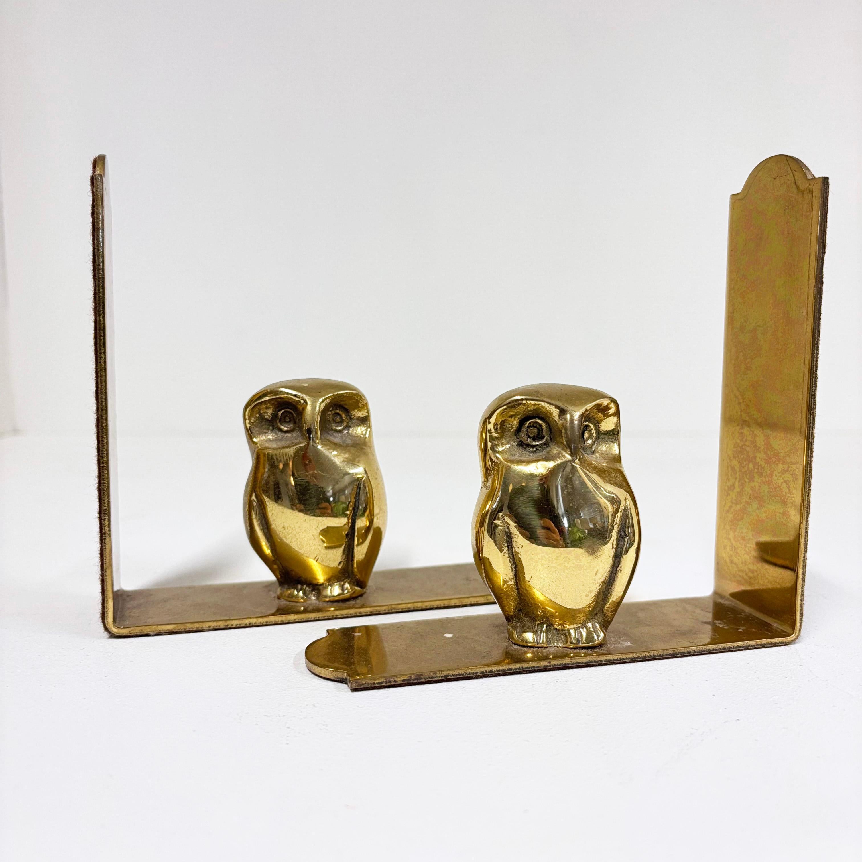 Coppia di reggilibri Gufo in ottone massiccio della metà del secolo scorso in vendita 6