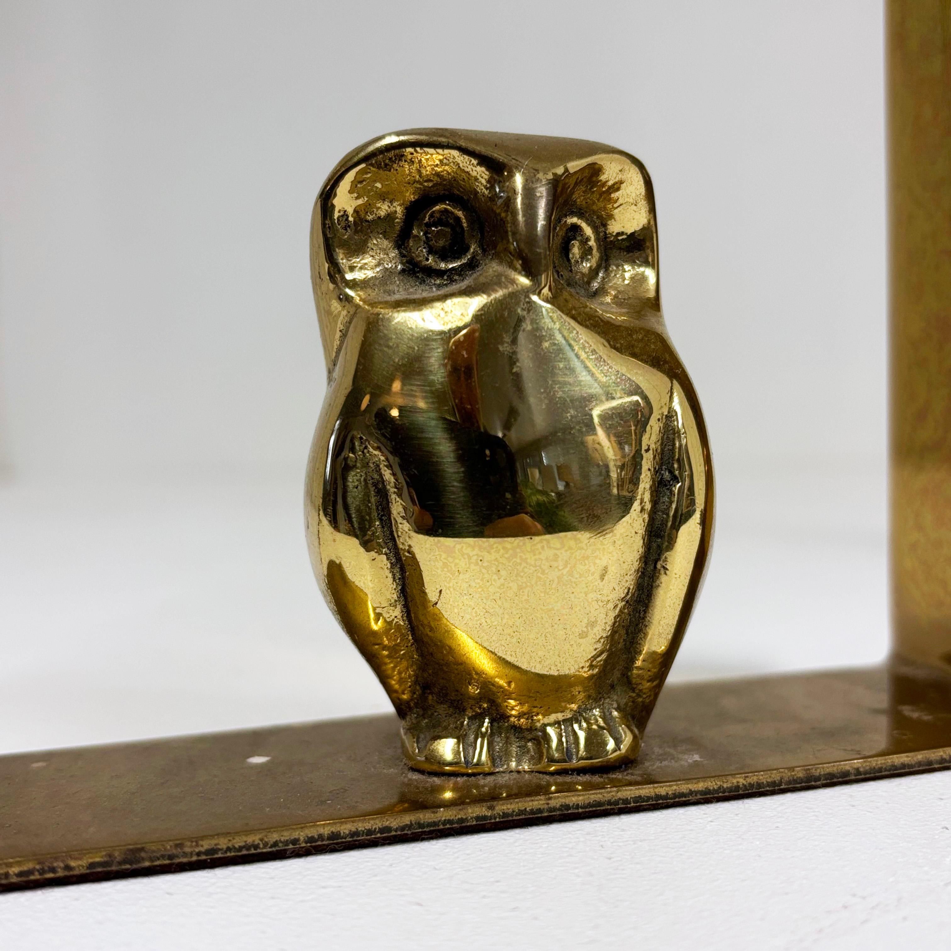 Coppia di reggilibri Gufo in ottone massiccio della metà del secolo scorso in vendita 7