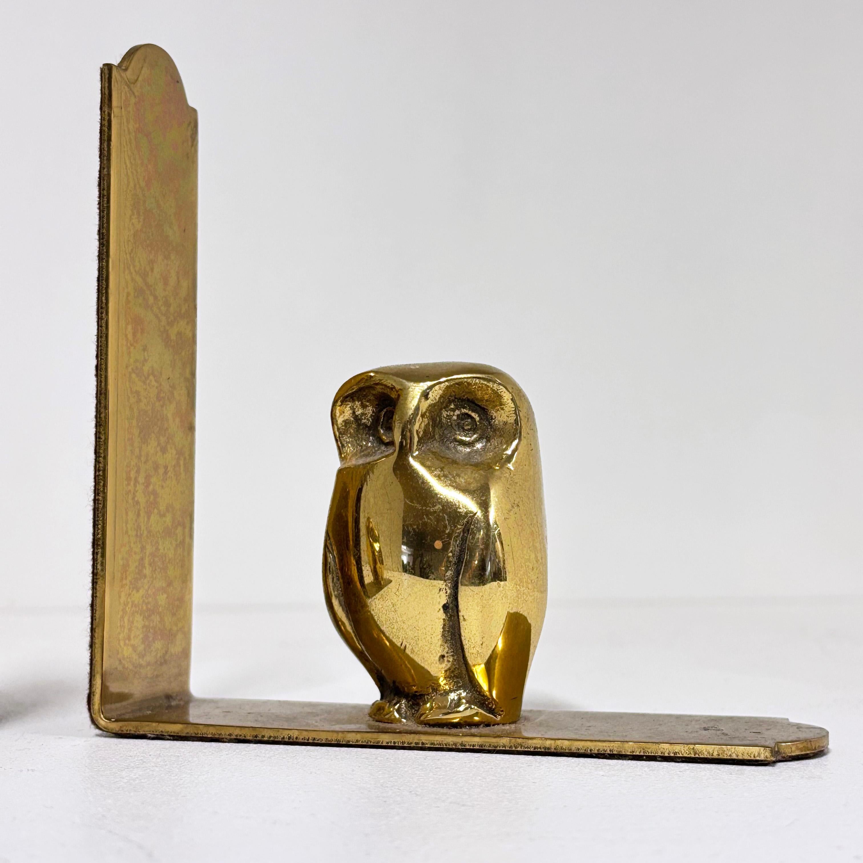 Coppia di reggilibri Gufo in ottone massiccio della metà del secolo scorso in vendita 9