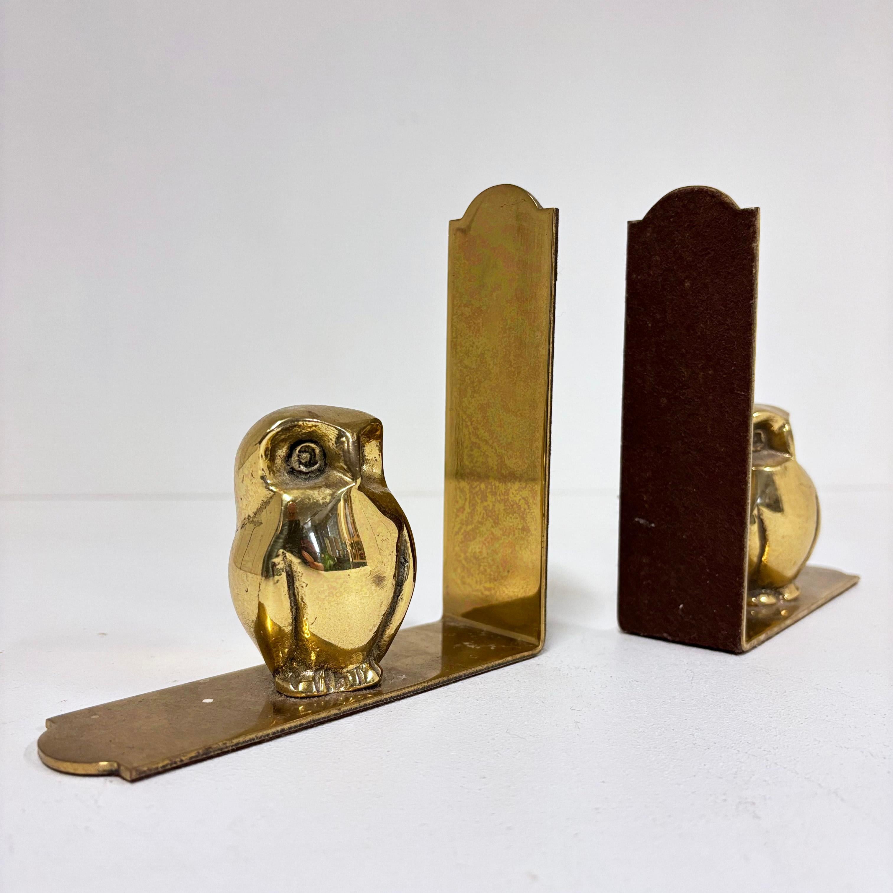 Coppia di reggilibri Gufo in ottone massiccio della metà del secolo scorso in vendita 12