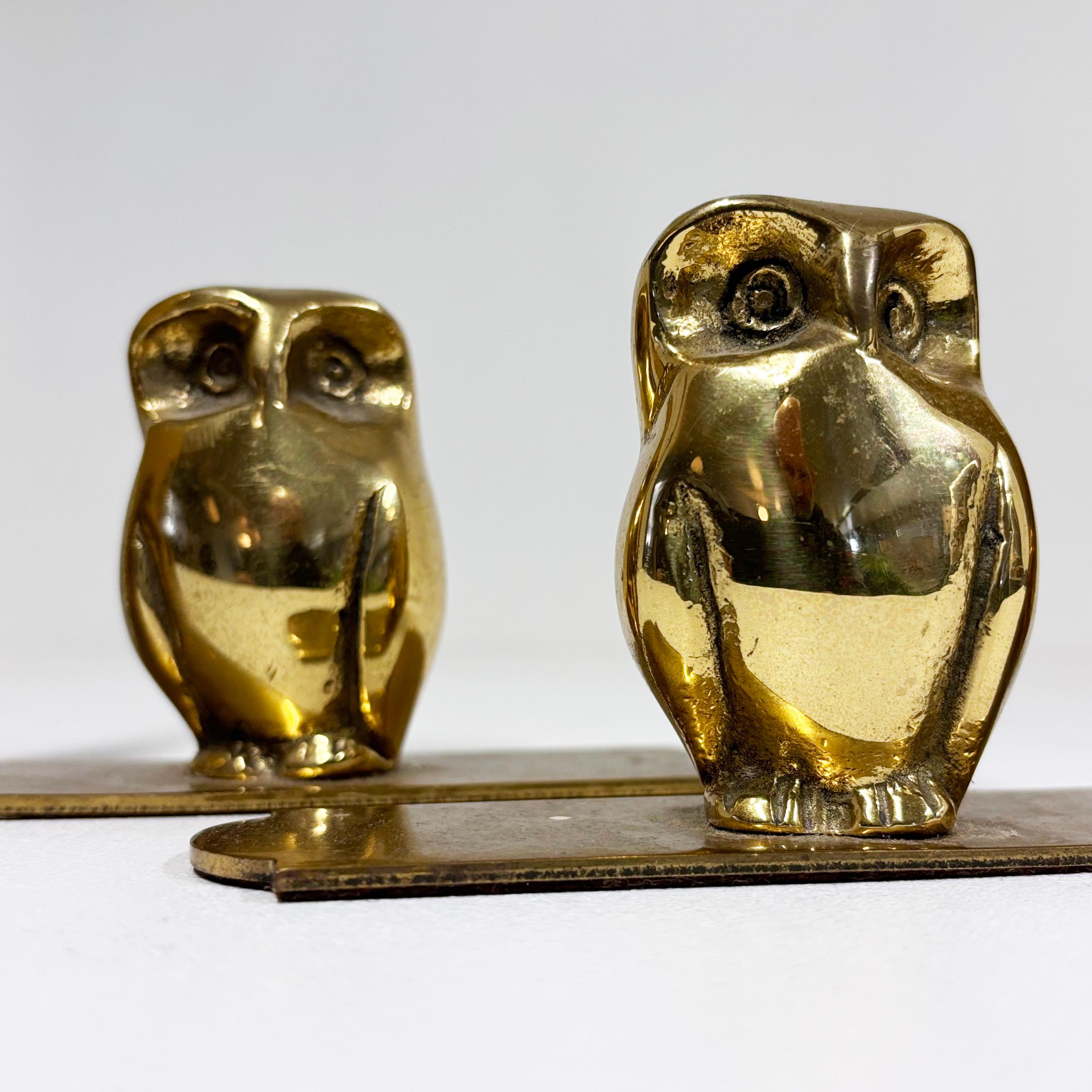 Ottone Coppia di reggilibri Gufo in ottone massiccio della metà del secolo scorso in vendita