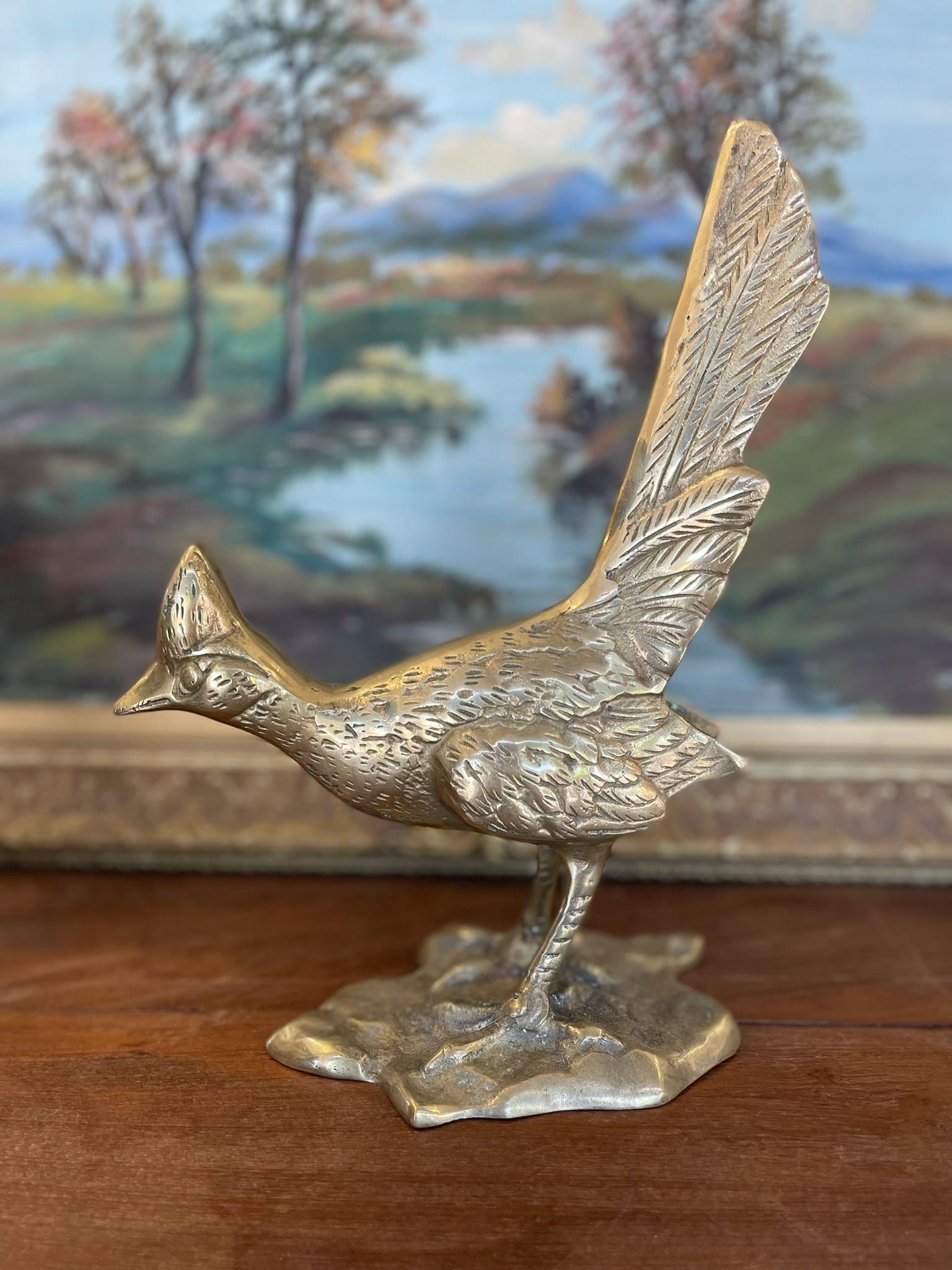 Fin du 20e siècle Paire de sculptures Roadrunner du milieu du siècle en laiton massif avec détails texturés en vente