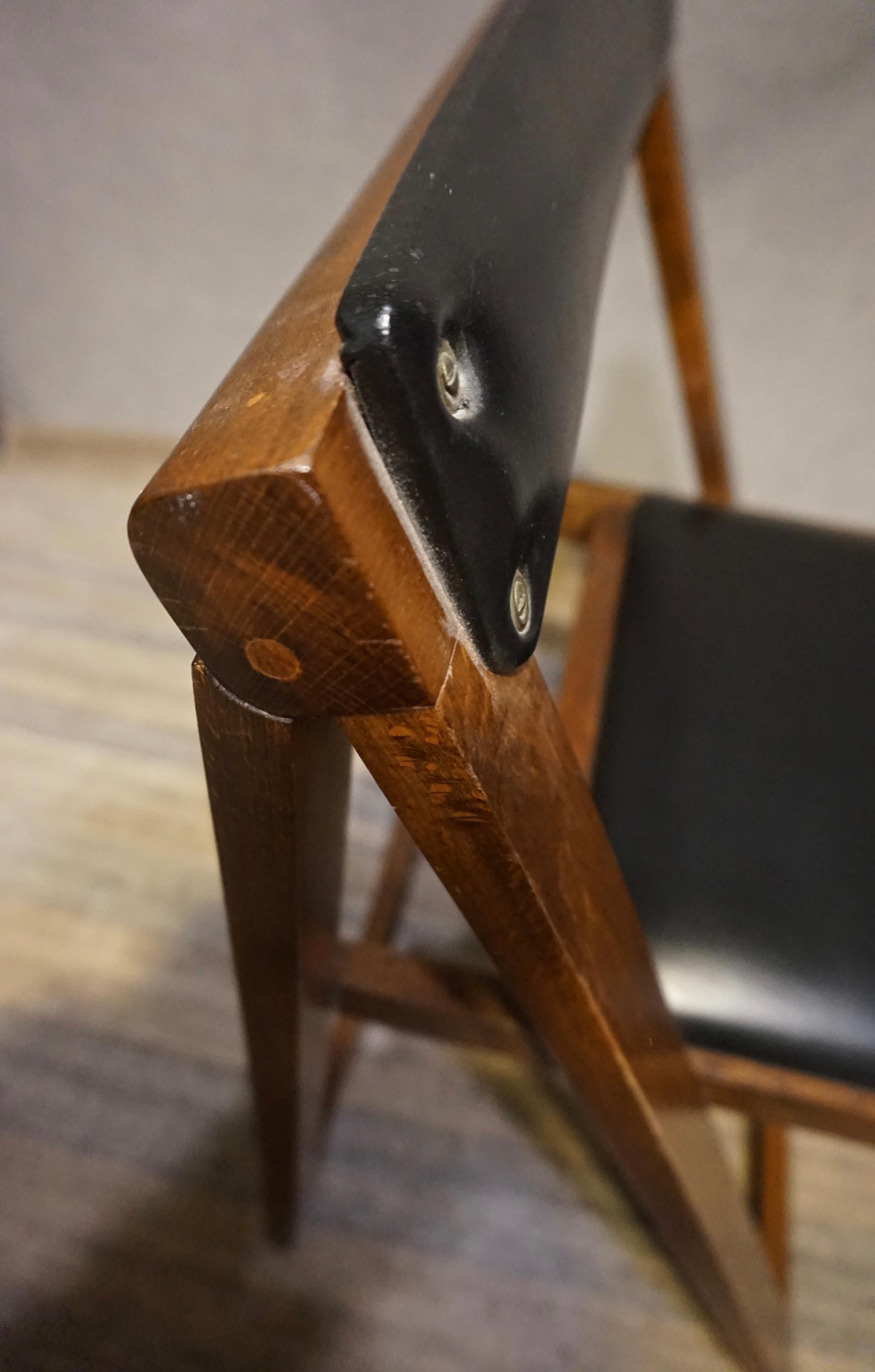 Pair of Mid Century Solid Mahogany Vinyl Folding Compact Campaign Style Chairs In Good Condition In Vancouver, British Columbia
