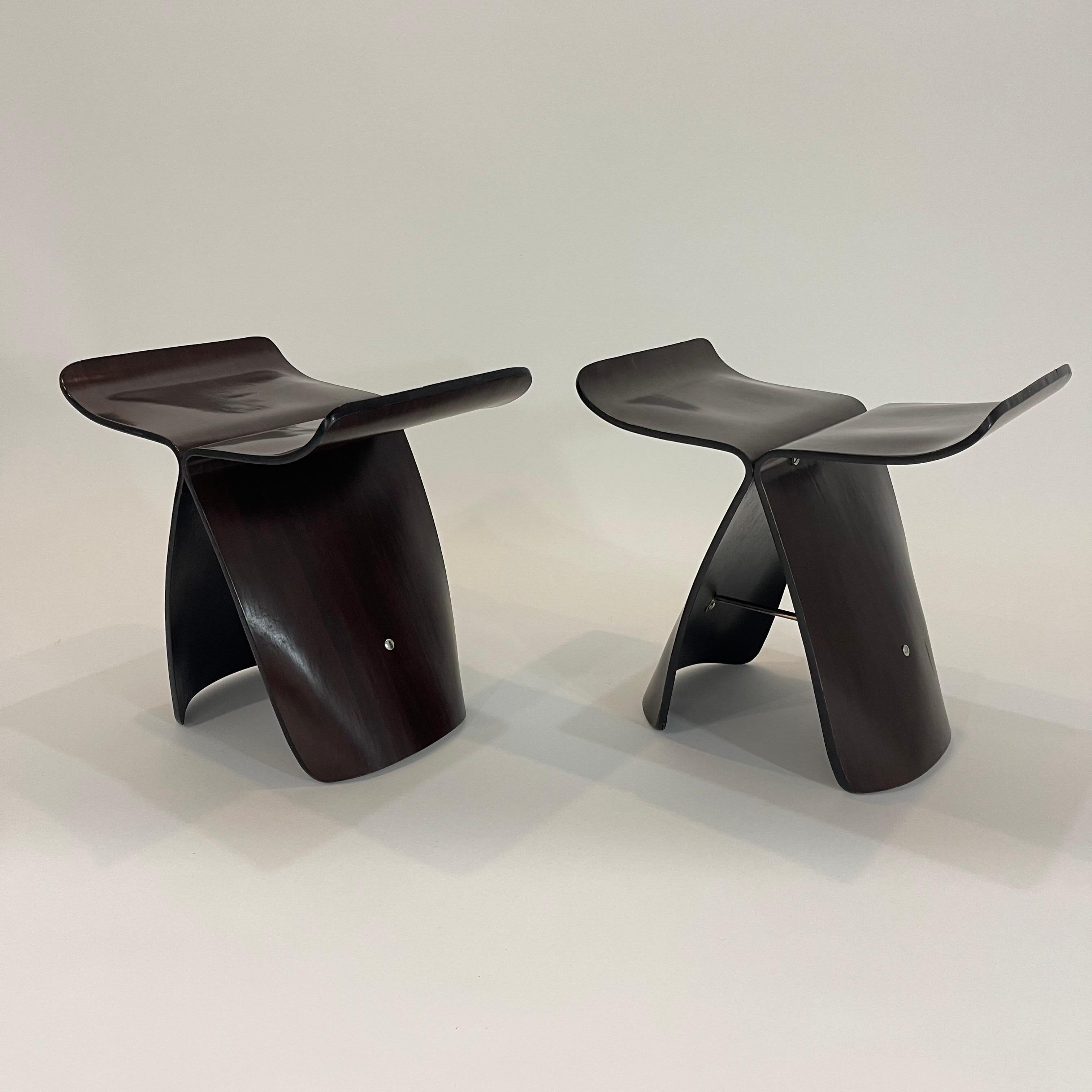 Pair of Mid Century Sori Yanagi Butterfly Stools for Tendo Mokko, Japan 1980s In Good Condition For Sale In Miami, FL
