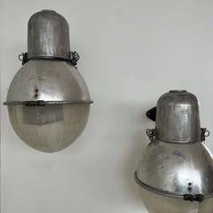 Paire d'appliques industrielles espagnoles du milieu du siècle dernier
