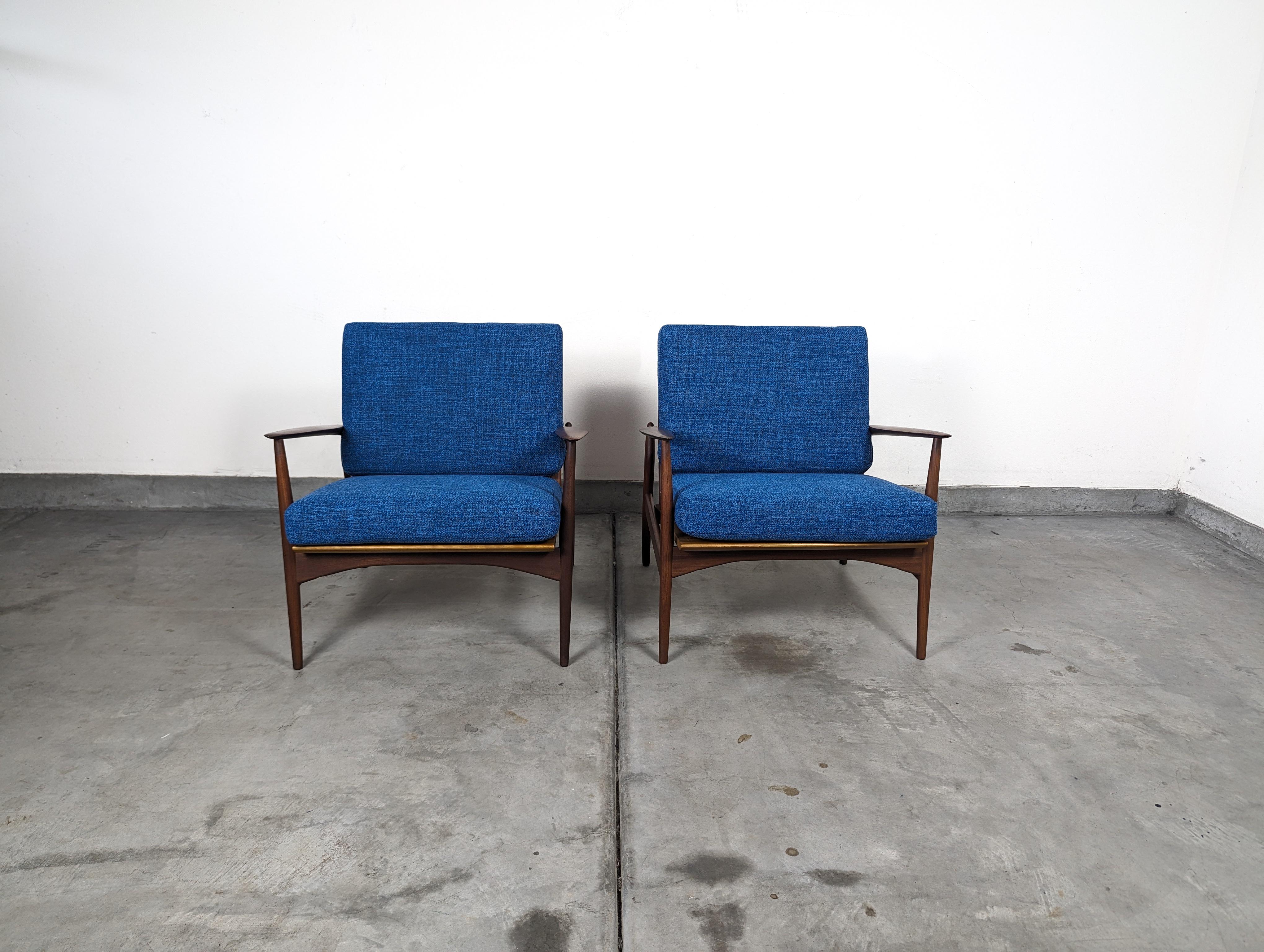 Mid-Century Modern Pair of Mid Century Spear Teak Lounge Chairs by Ib Kofod-Larsen for Selig, c1960 For Sale
