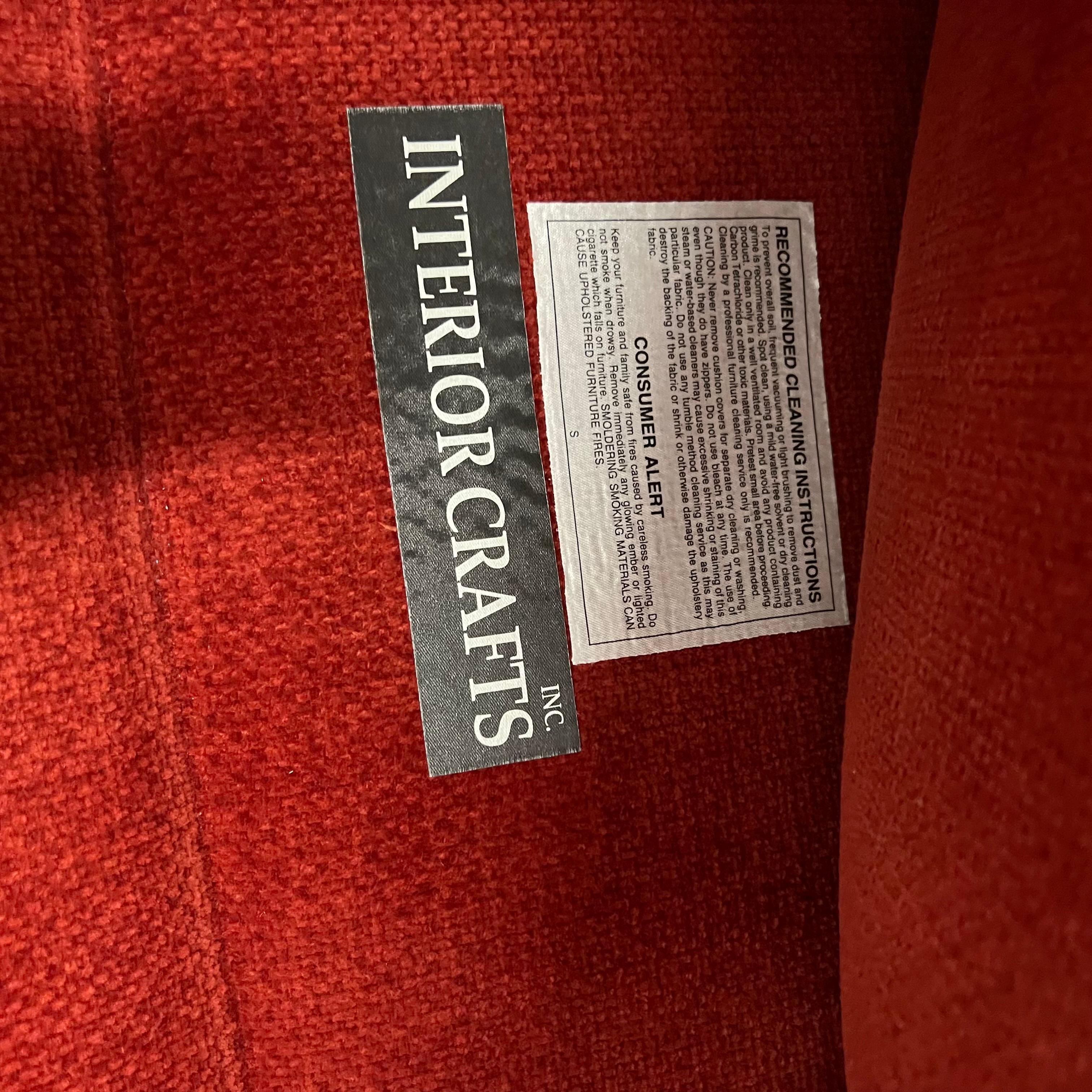 Paire de chaises longues à baignoire du milieu du siècle, couleur épice, sur socle en noyer en vente 2