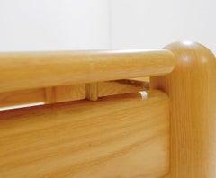 Coppia di tavolini quadrati in pino della metà del secolo scorso nello stile di Ilmari Tapiovaara