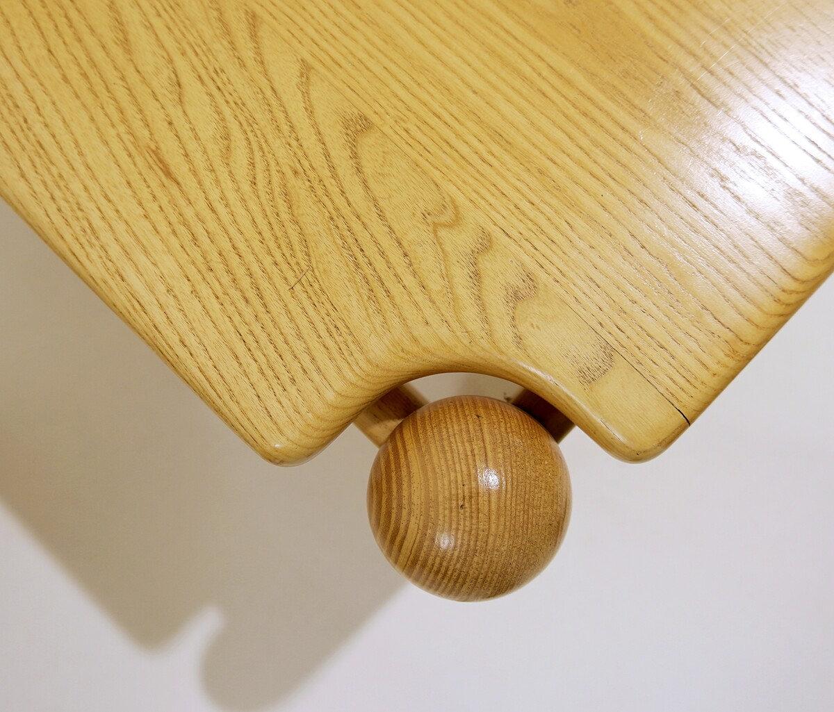 Ein Paar quadratische Couchtische aus Kiefernholz im Stil von Ilmari Tapiovaara aus der Mitte des Jahrhunderts im Zustand „Gut“ im Angebot in Linkebeek, BE