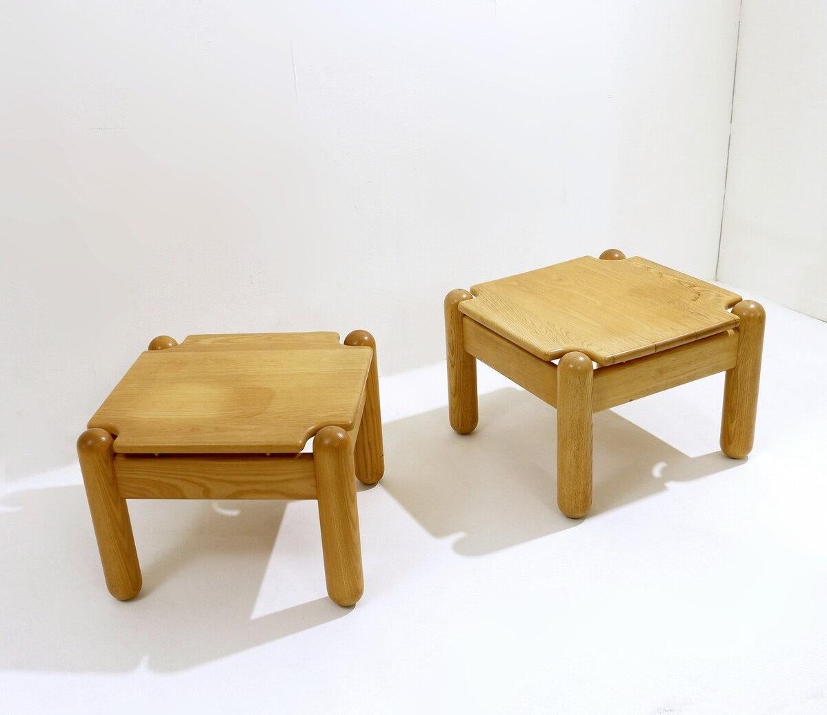 Ein Paar quadratische Couchtische aus Kiefernholz im Stil von Ilmari Tapiovaara aus der Mitte des Jahrhunderts im Angebot 1
