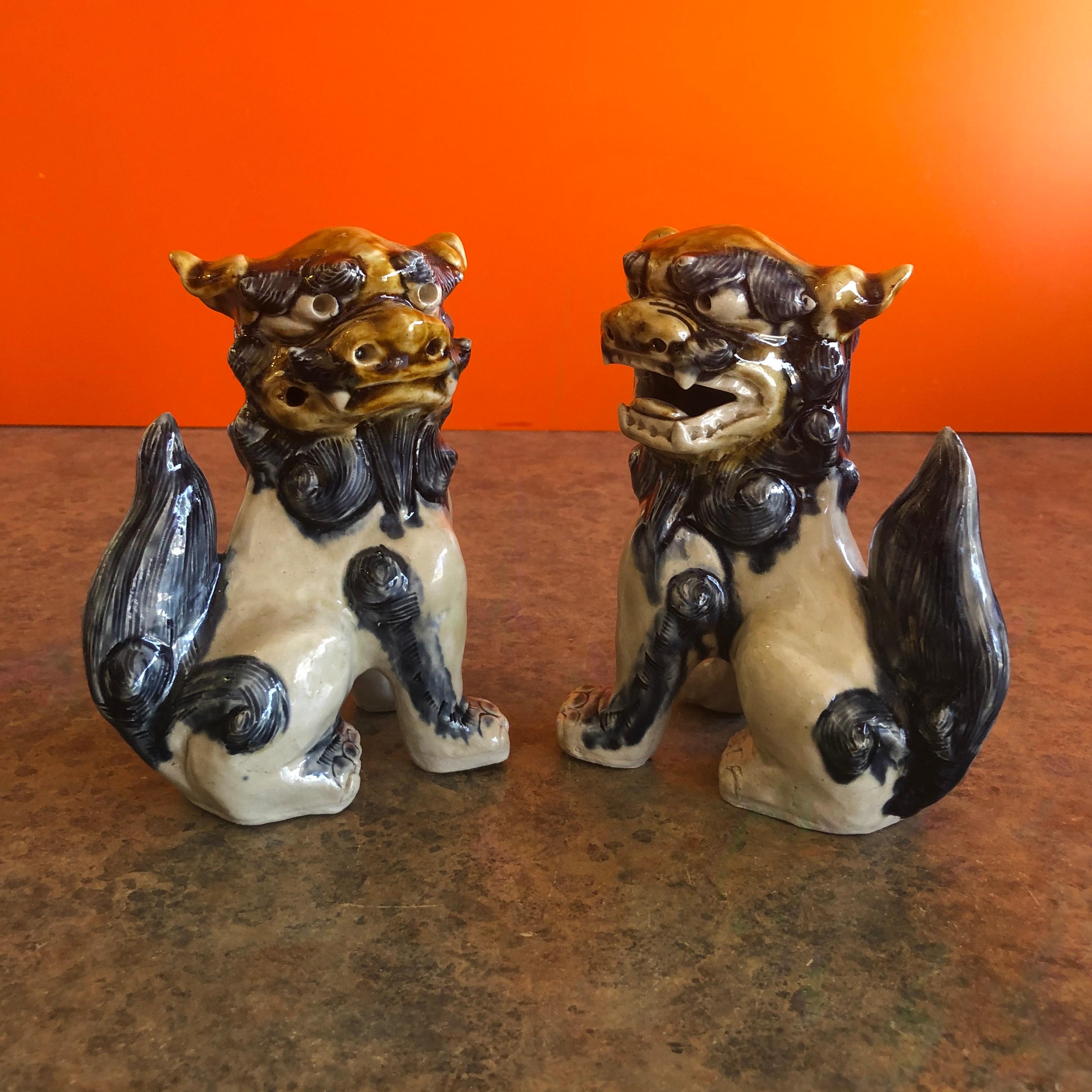 Pair of Midcentury Stoneware Foo Dogs / Bookends For Sale 2