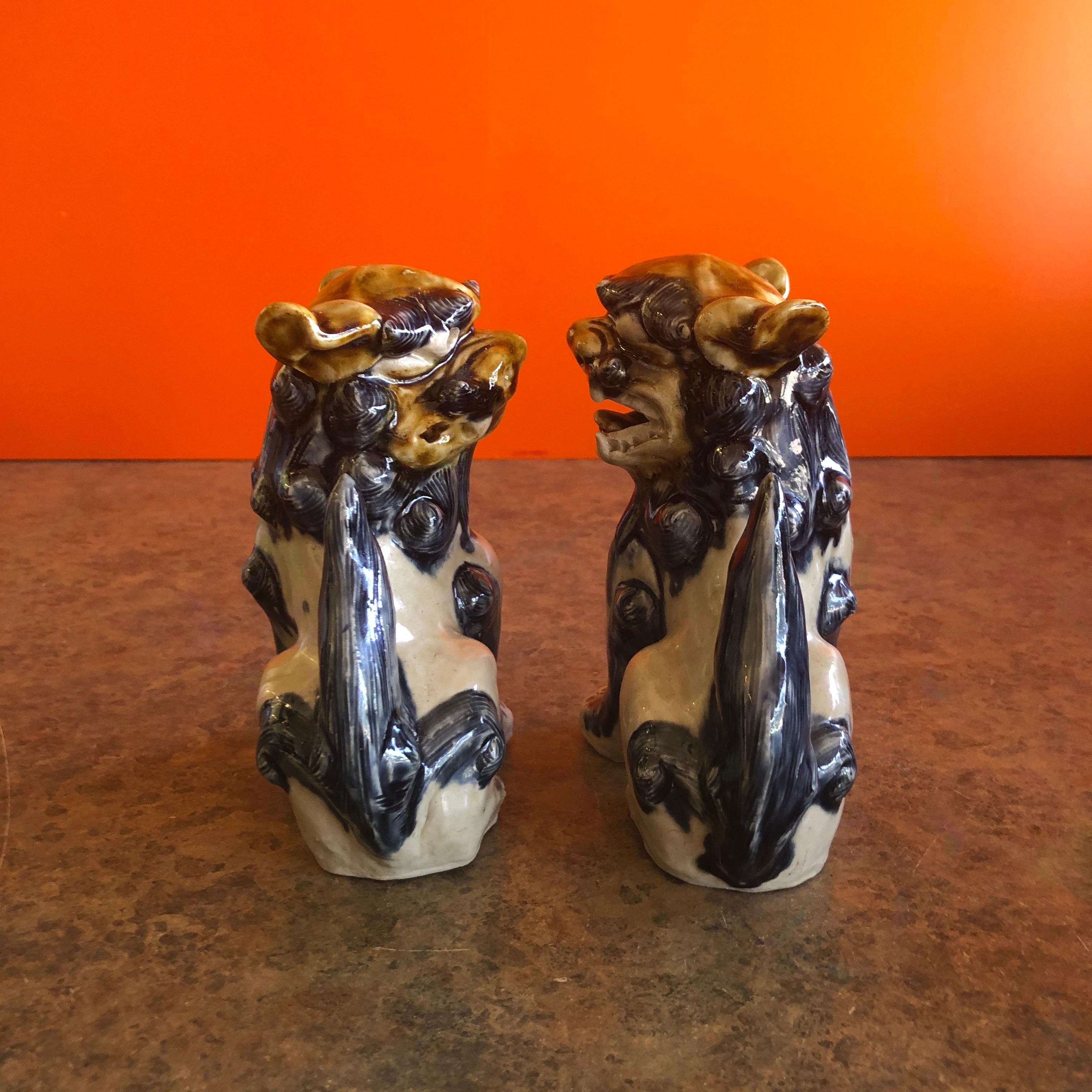 Mid-Century Modern Pair of Midcentury Stoneware Foo Dogs / Bookends For Sale