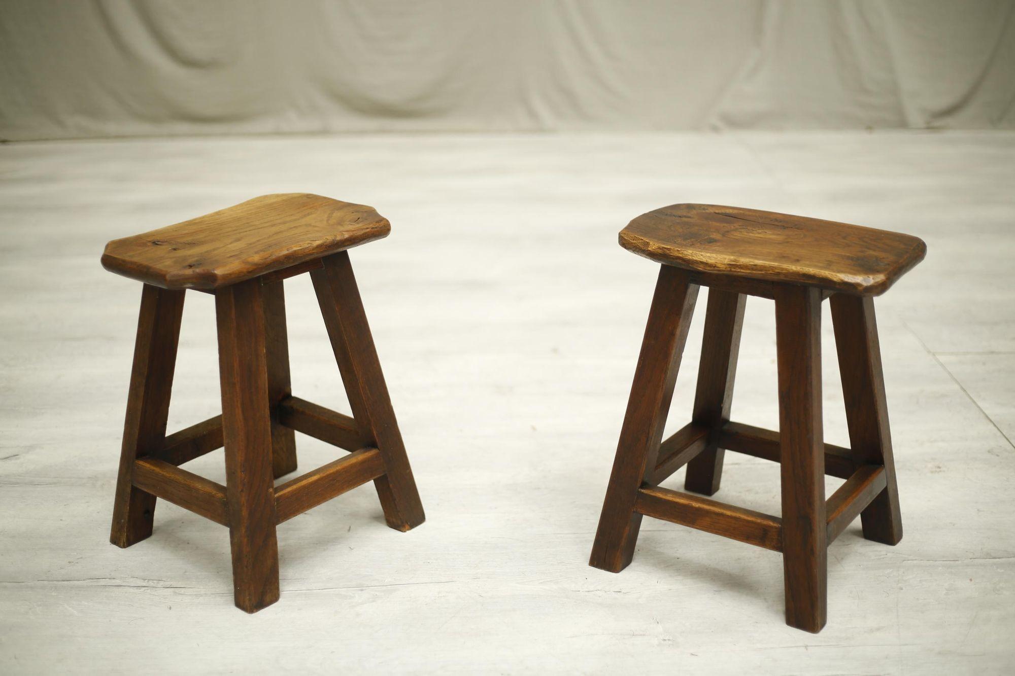 These are a very stylish pair of mid 20th century elm stools or side tables by Finnish designer Olavi Hanninen. The naturalistic design with bold legs works so well together and is synonymous with his designs. Great useful sizes and perfect