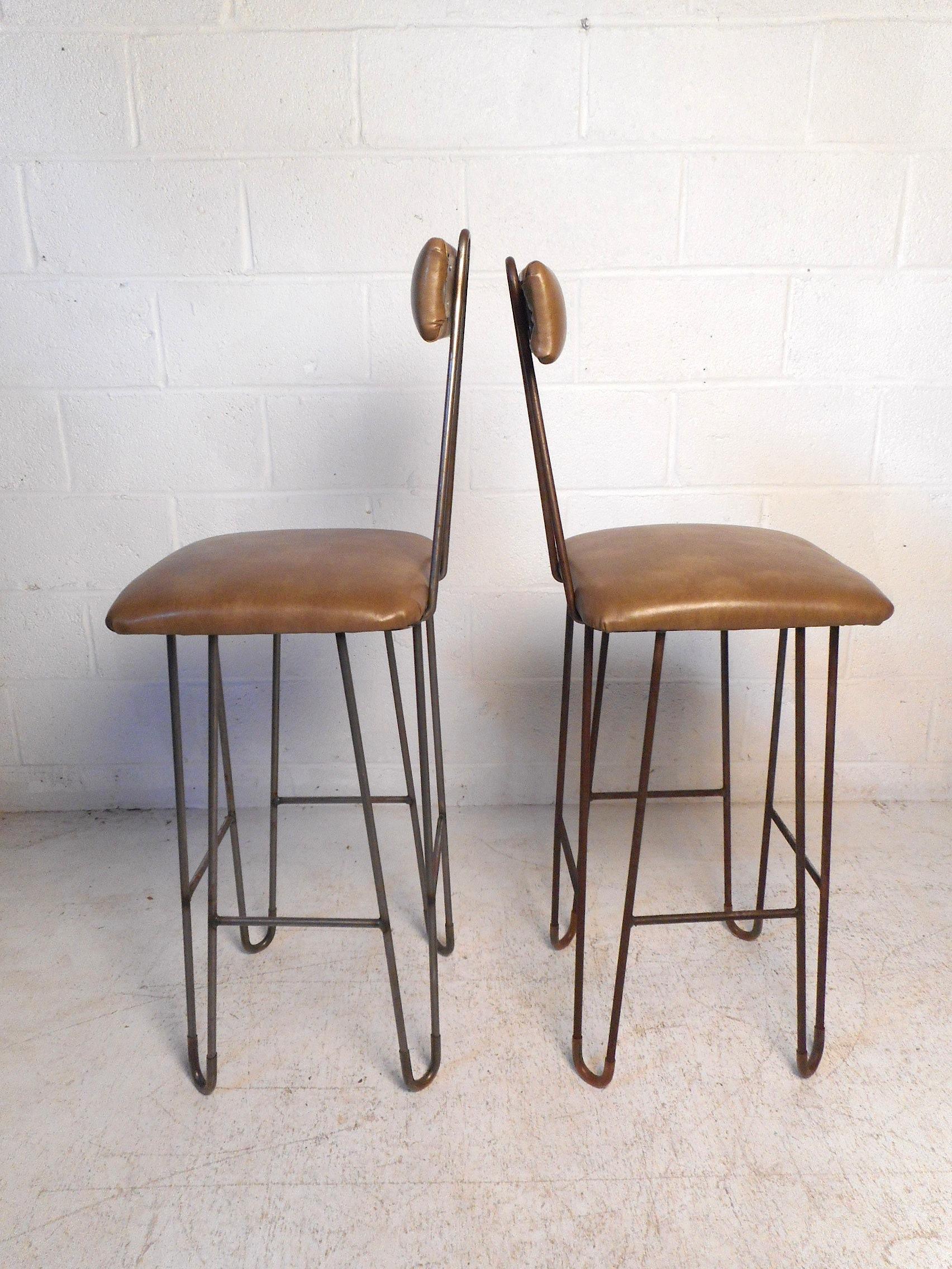 Mid-Century Modern Pair of Mid-Century Stools For Sale