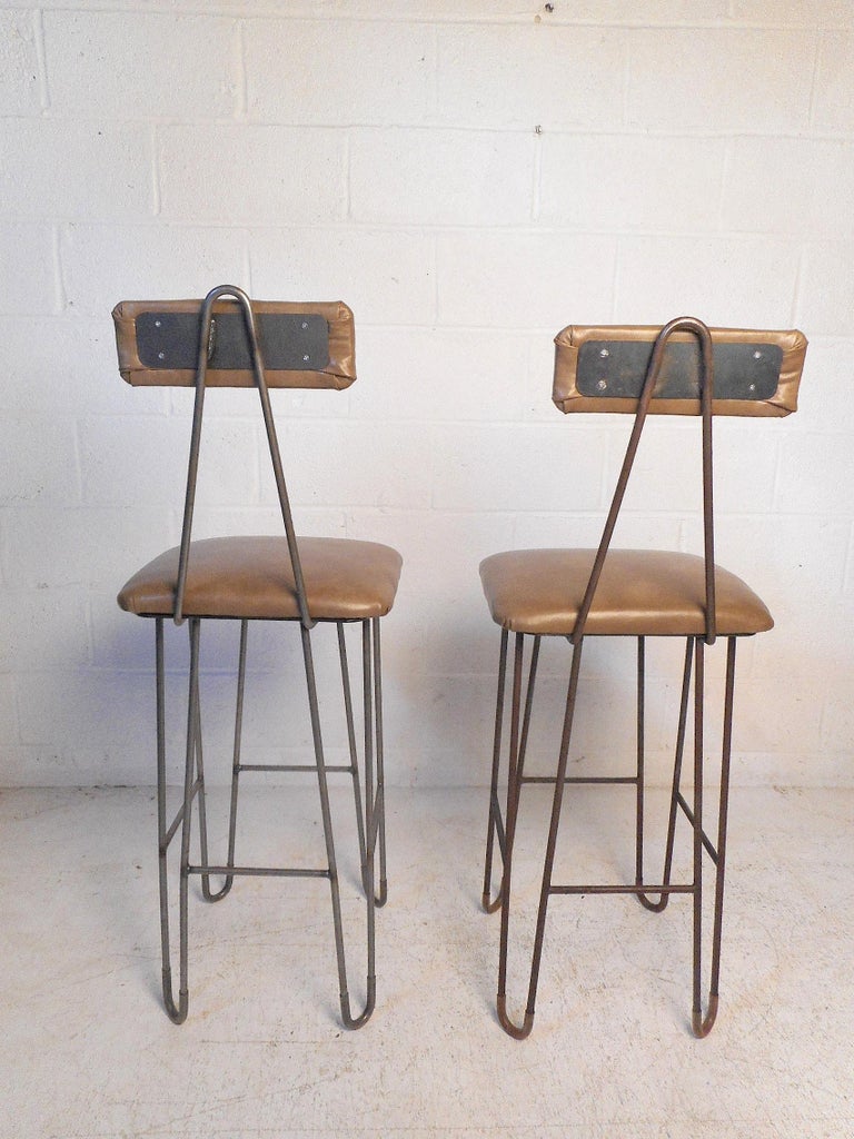 Pair of Mid-Century Stools In Good Condition For Sale In Brooklyn, NY