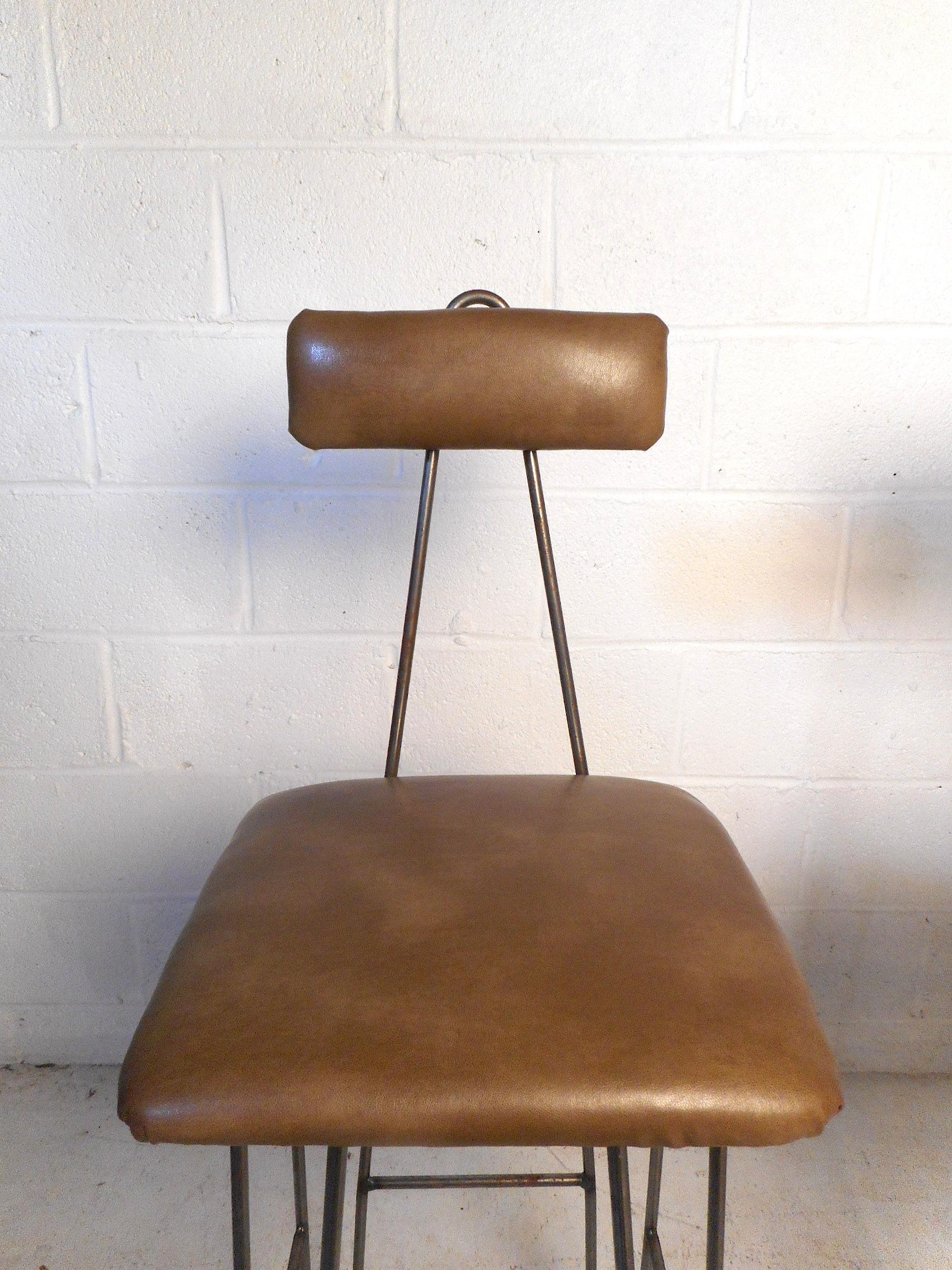 Mid-20th Century Pair of Mid-Century Stools For Sale