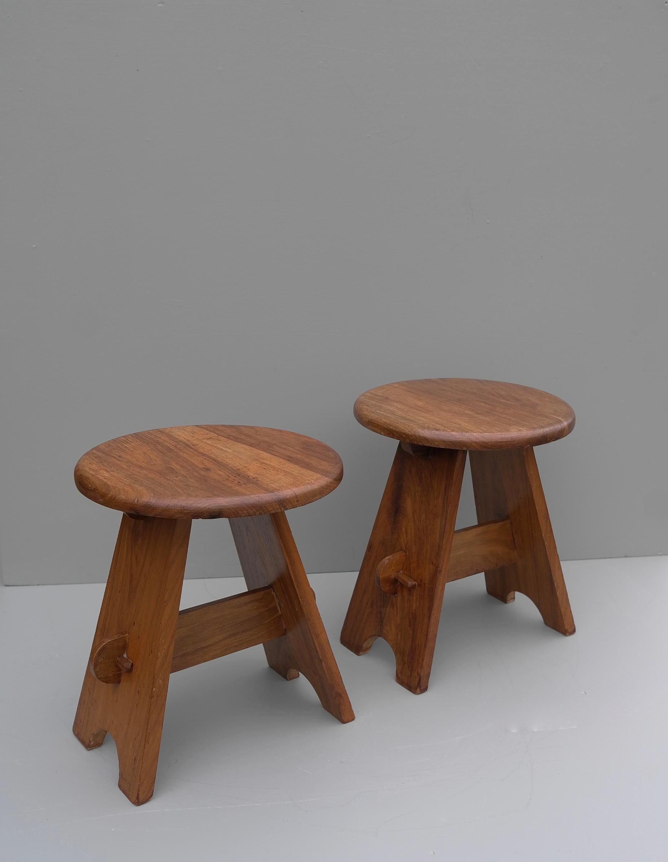 Pair of Midcentury Stools in Solid Elm Wood, France, 1950s In Good Condition For Sale In Den Haag, NL