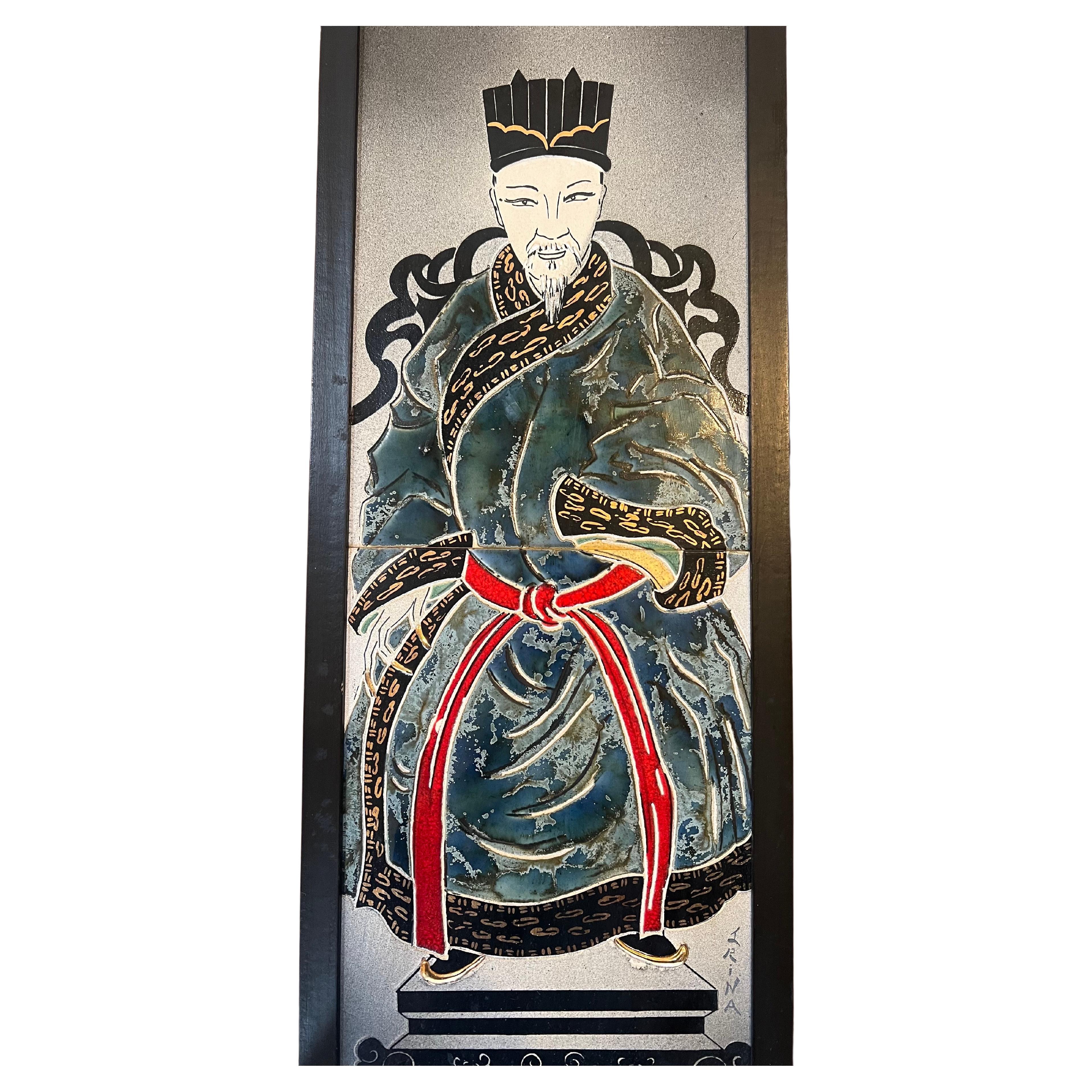 Paar gerahmte Mitte des 20. Jahrhunderts Irina Lorin Signierte keramische Wandfliesen mit asiatischen Figuren, bestehend aus drei gerahmten Fliesen, Mitte des 20. Jahrhunderts originaler Holzlackrahmen. Unterschrieben. IRINA.

Die in Russland