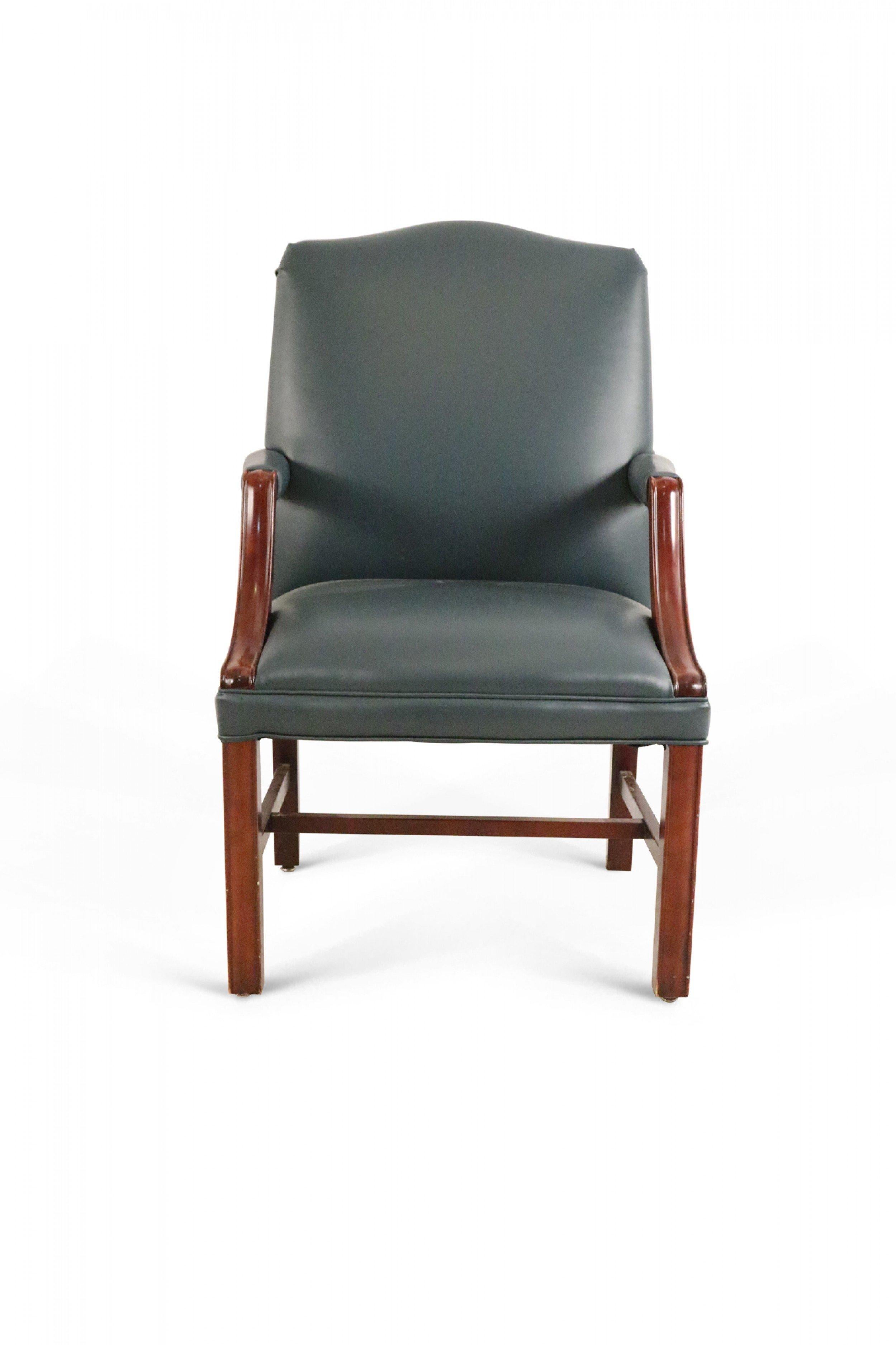 Paar blaue Kunstleder- und Holz-Bürosessel im Mid-Century-Stil im Zustand „Gut“ im Angebot in Queens, NY