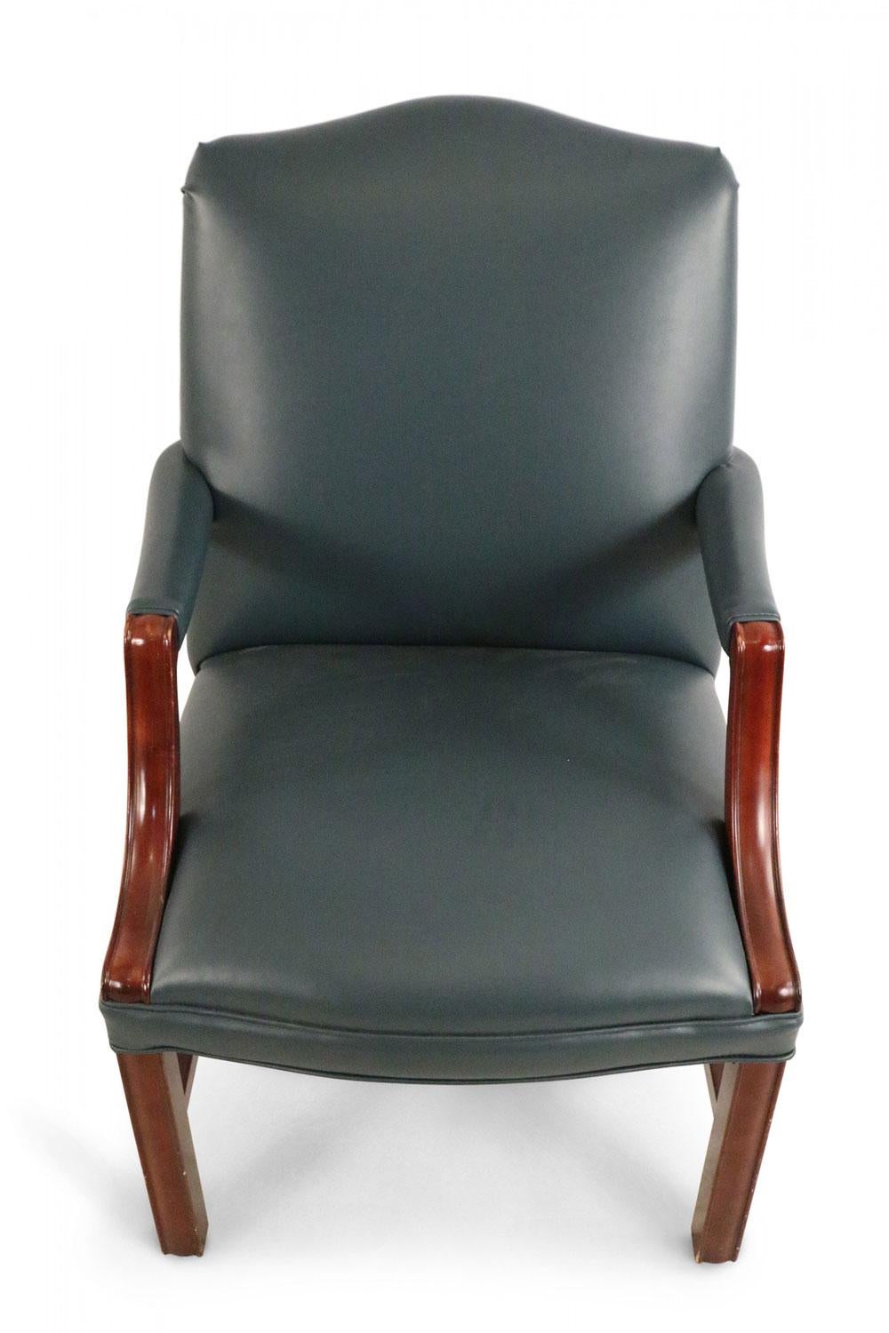 Paar blaue Kunstleder- und Holz-Bürosessel im Mid-Century-Stil (20. Jahrhundert) im Angebot