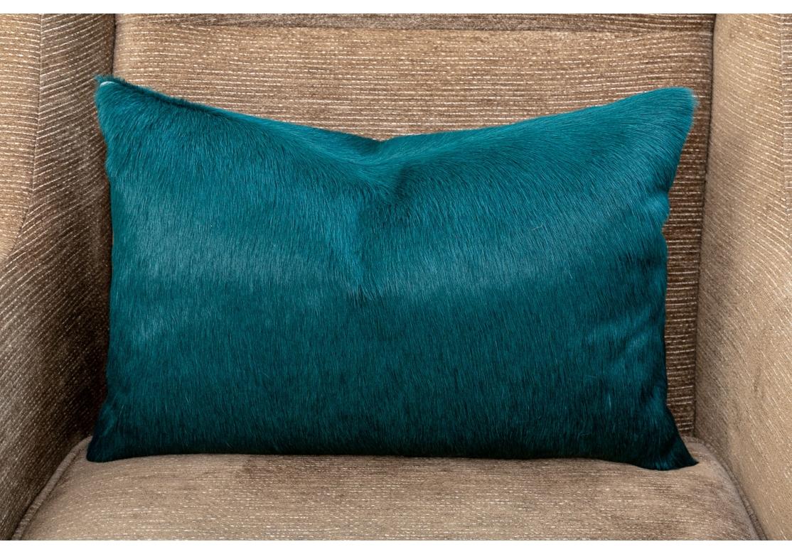 Paire de fauteuils club de style mi-siècle avec ottoman assorti en vente 9
