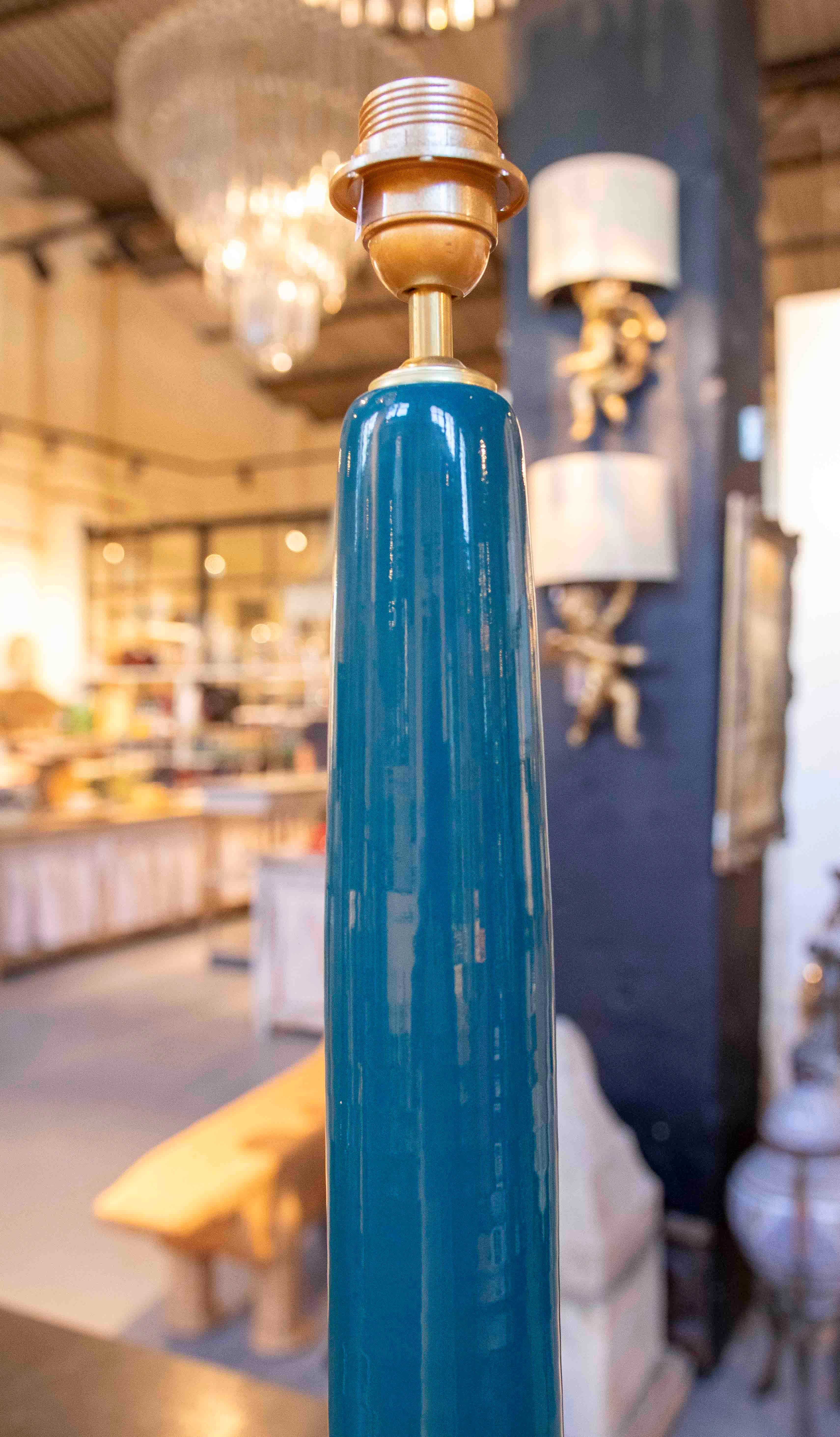 Pair of Mid-Century Style Glazed Petroleum Blue Ceramic Table Lamps In Good Condition For Sale In Marbella, ES