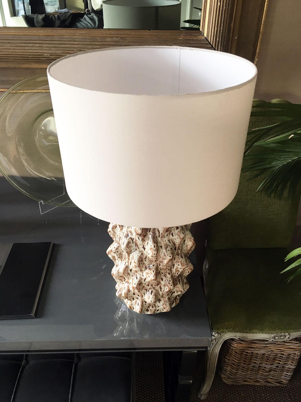 Coppia di lampade da tavolo in ceramica smaltata verde in stile metà secolo in vendita 2
