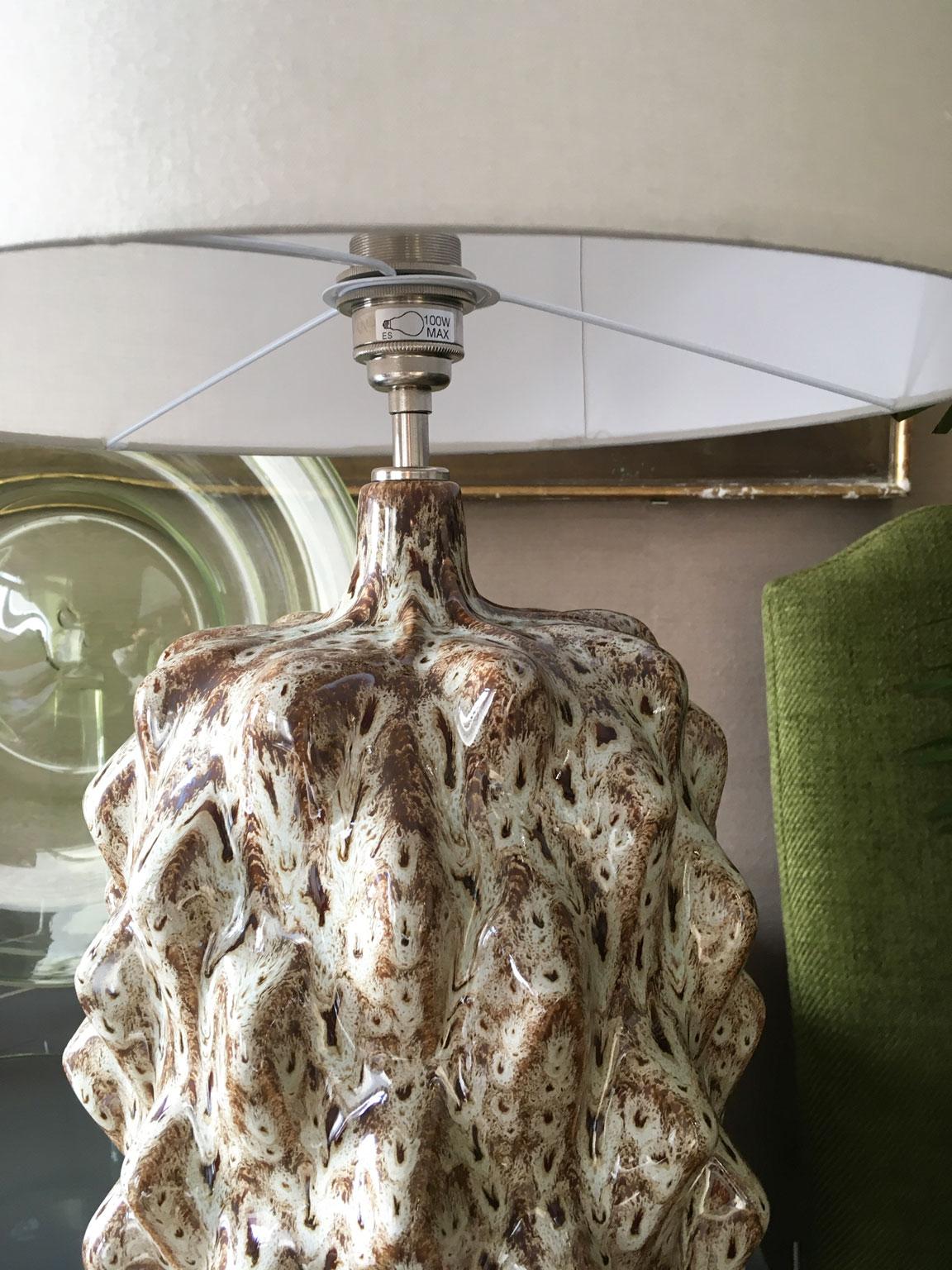 Ceramica Coppia di lampade da tavolo in ceramica smaltata verde in stile metà secolo in vendita