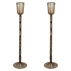 Coppia di lampade da terra Torchiere soffiate a fumo in stile Mid Century