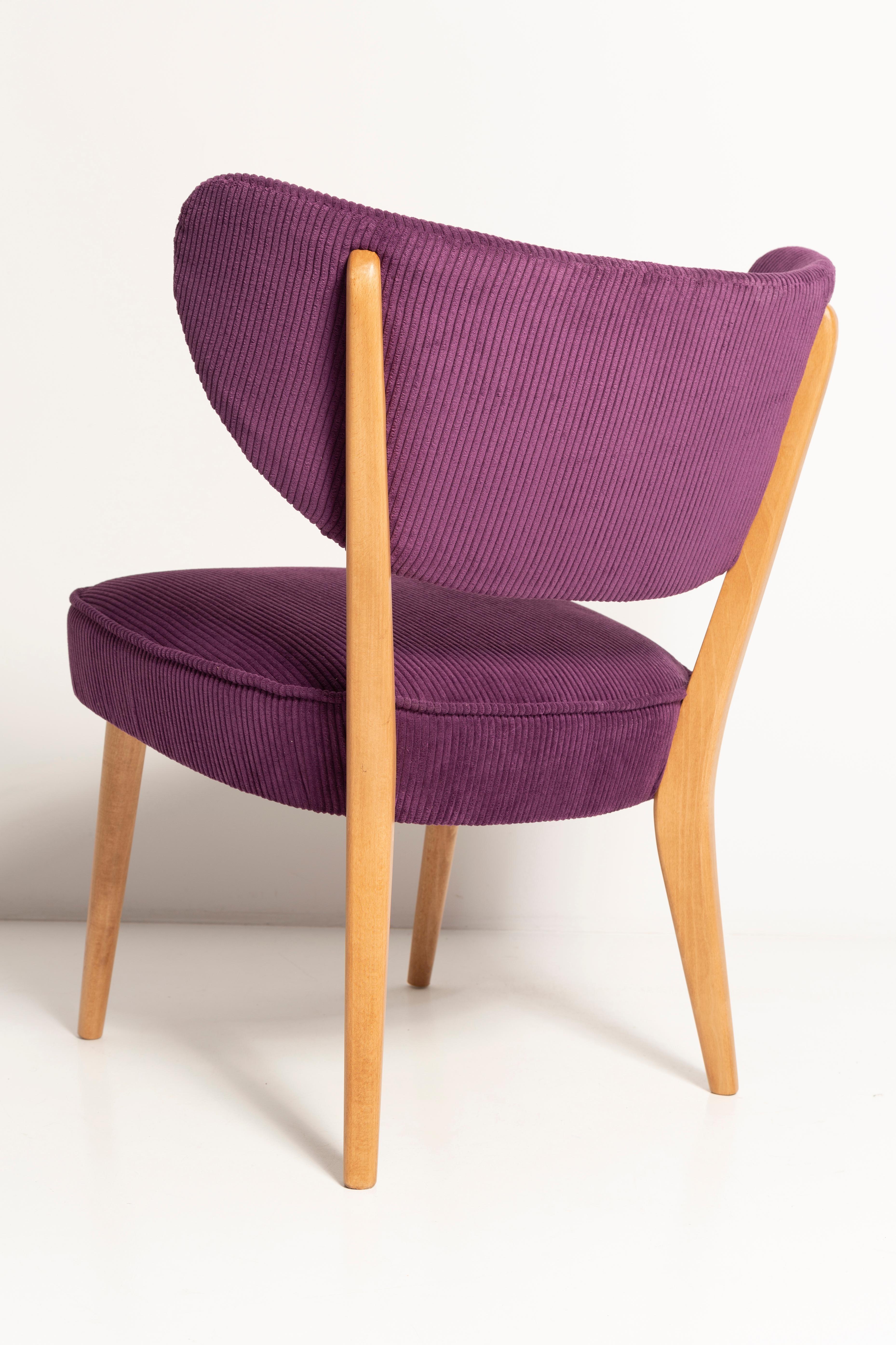 Bouclé Paire de fauteuils club en velours violet de style mi-siècle, par Vintola Studio, Europe en vente