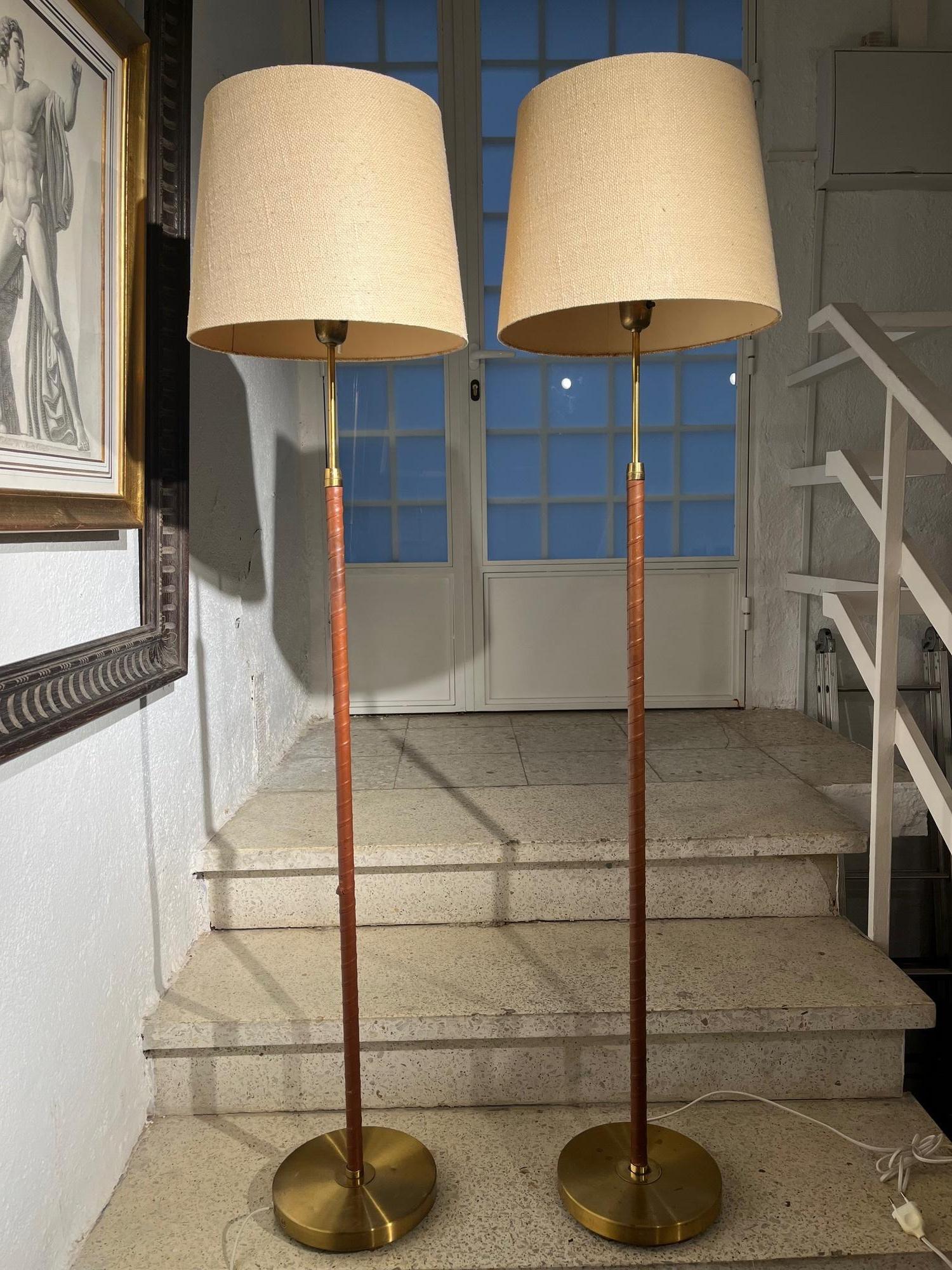 Swedish Pair of Mid-Century Sweden Brass and Leather Floor Lamps by Einar Bäckström. For Sale