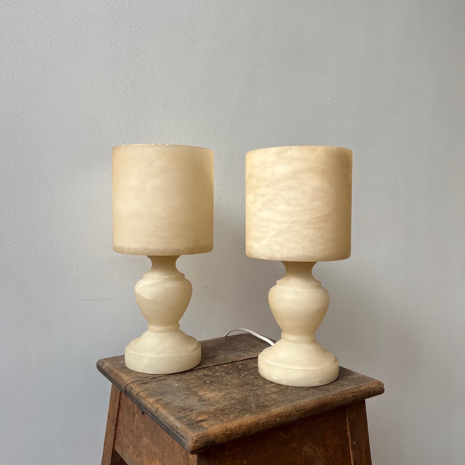 Pair of Mid-Century Swedish Alabaster Table Lamps In Good Condition In London, GB