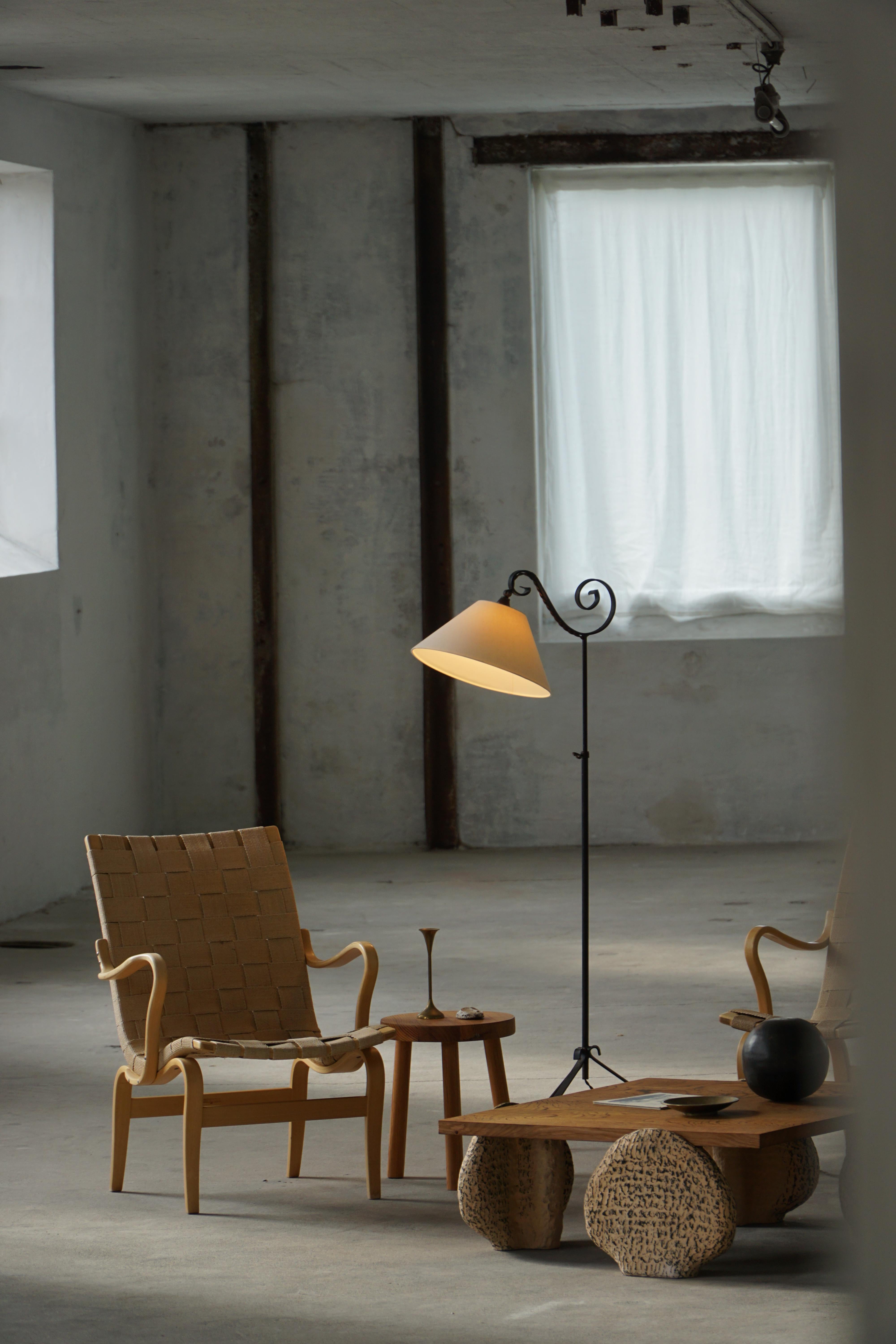 Una bellissima coppia di poltrone svedesi di metà secolo, realizzate negli anni '60 da Bruno Mathsson, Svezia. Celebre per il suo approccio innovativo al design di mobili funzionalisti, Mathsson combinava un'ergonomia eccezionale con un raffinato