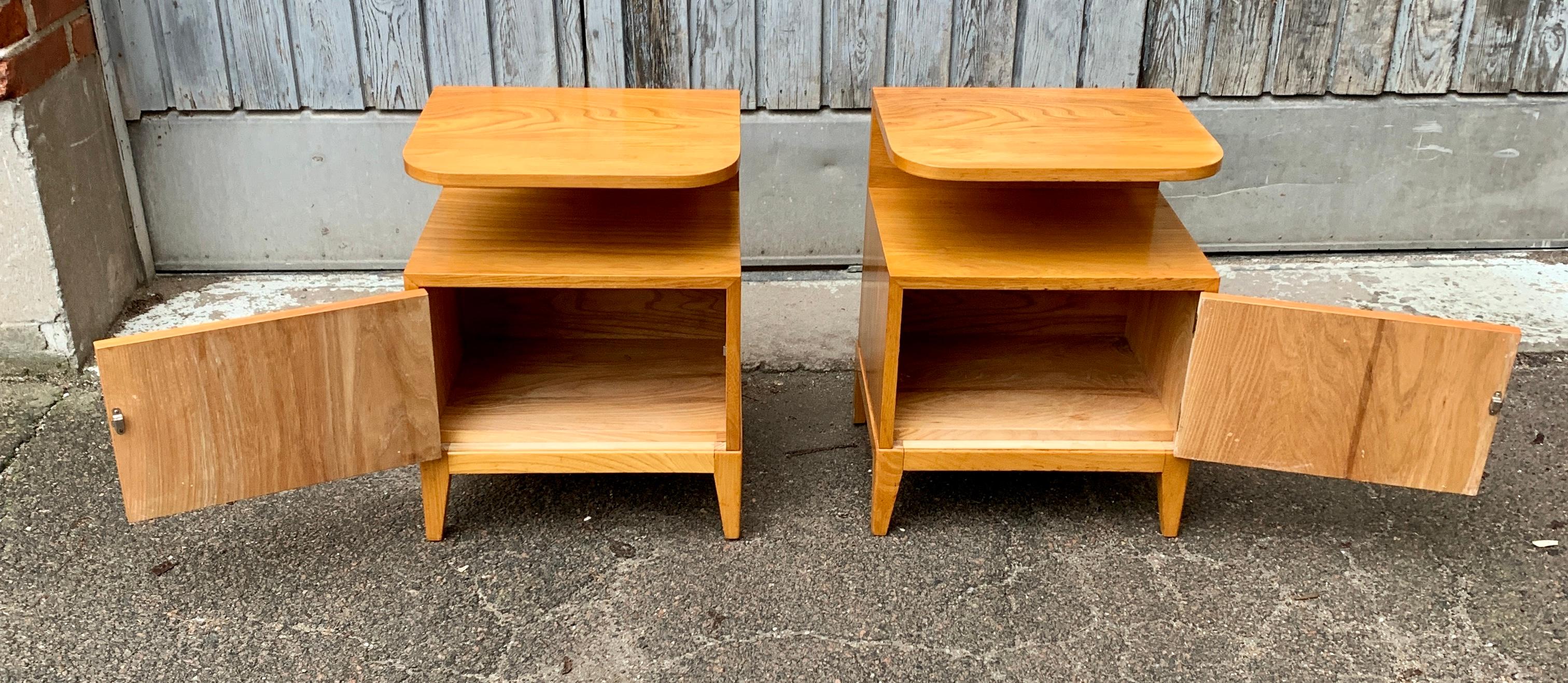 Mid-20th Century Pair of Mid-Century Swedish Grace Nightstands In Elm And Oak Wood