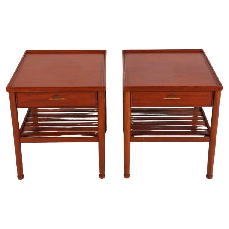 Scandinave moderne Paire de tables de nuit modernes suédoises du milieu du siècle, tiroir simple, étagère inférieure à lamelles en vente