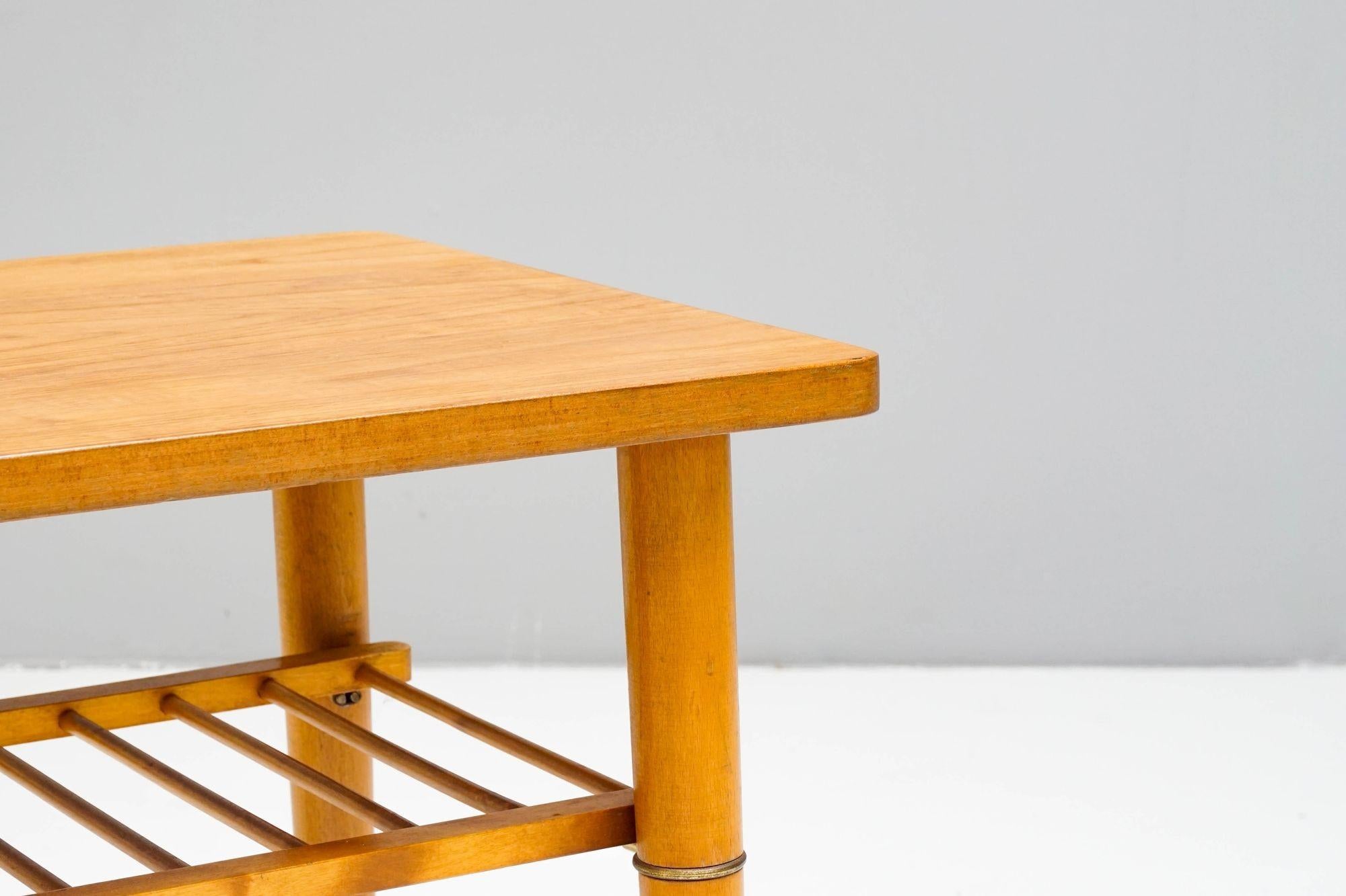 Hêtre Paire de tables d'appoint suédoises du milieu du siècle dernier en vente