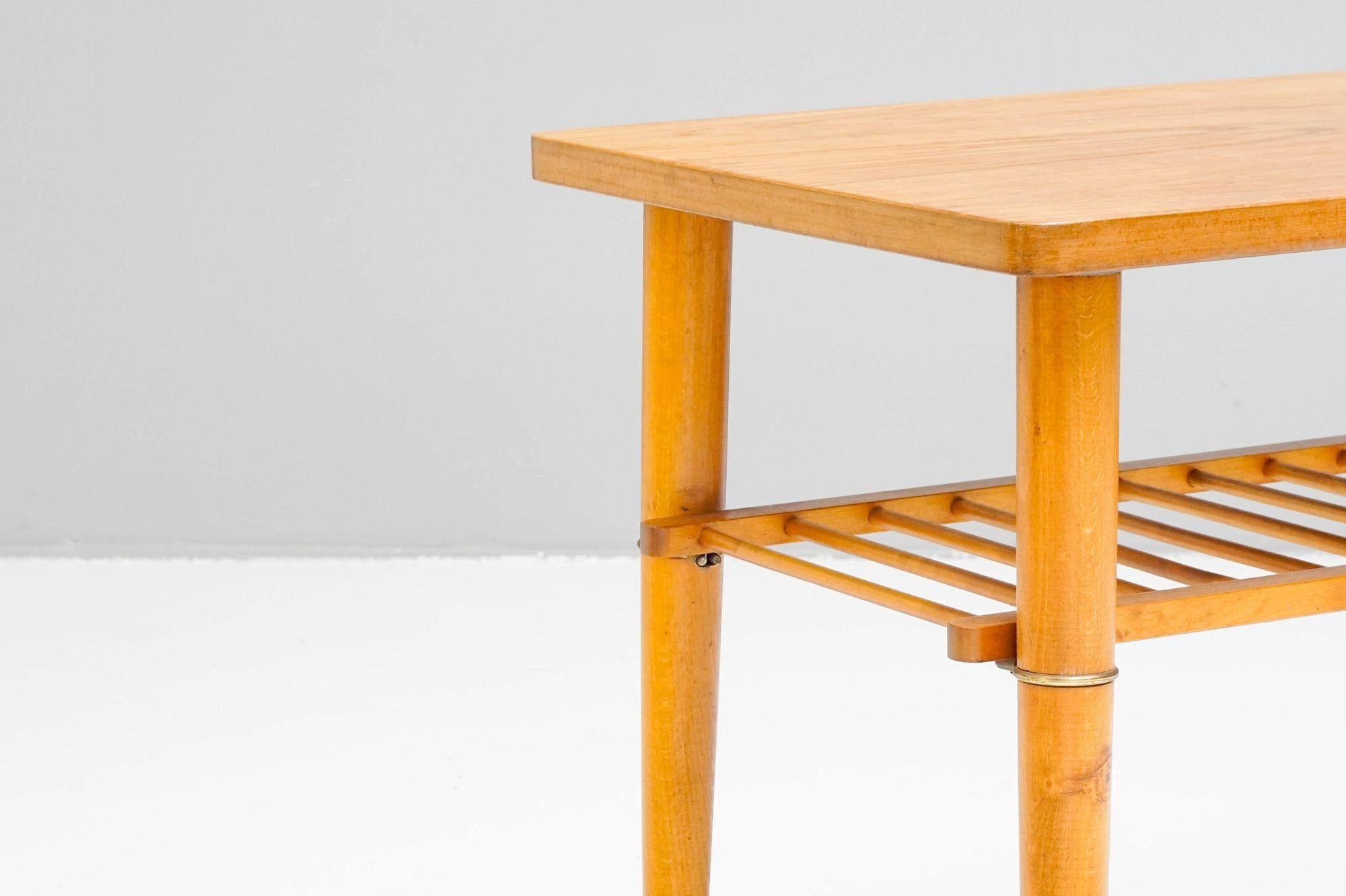 Paire de tables d'appoint suédoises du milieu du siècle dernier en vente 2