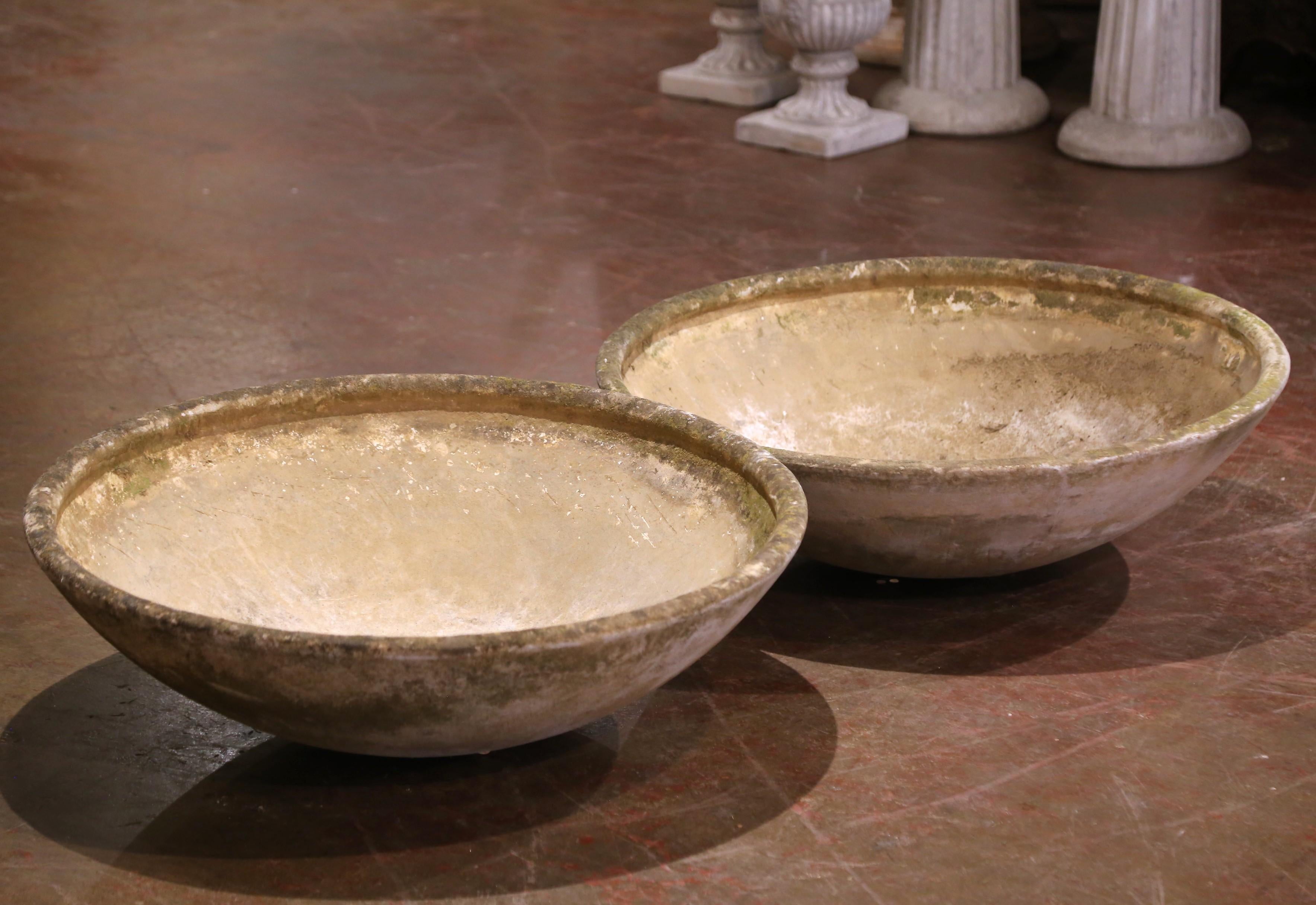 Pair of Mid-Century Swiss Weathered Concrete Saucer Planters by Willy Guhl In Excellent Condition For Sale In Dallas, TX