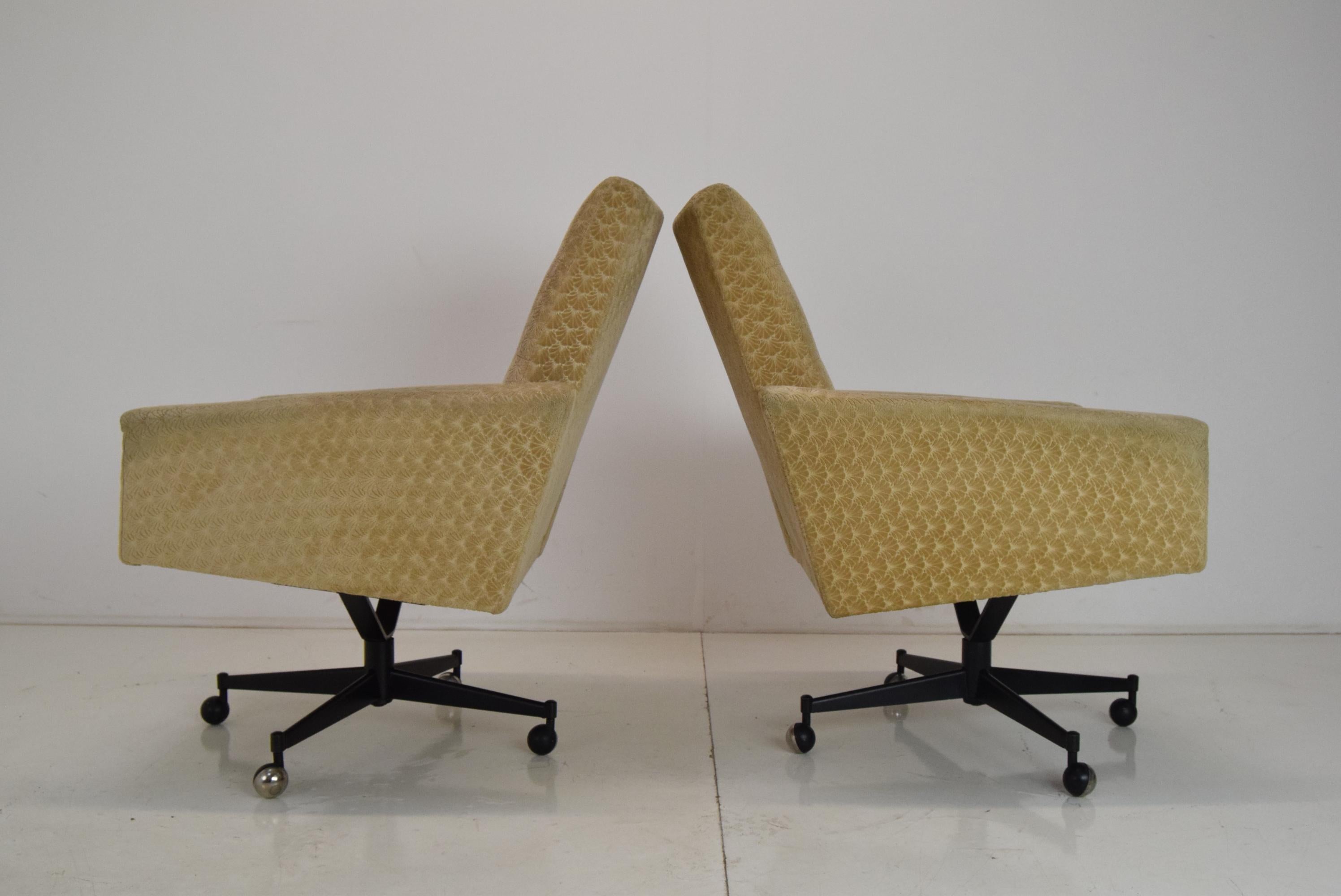 Pair of Midcentury Swivel Armchairs with Wheels, 1970s.  For Sale 9