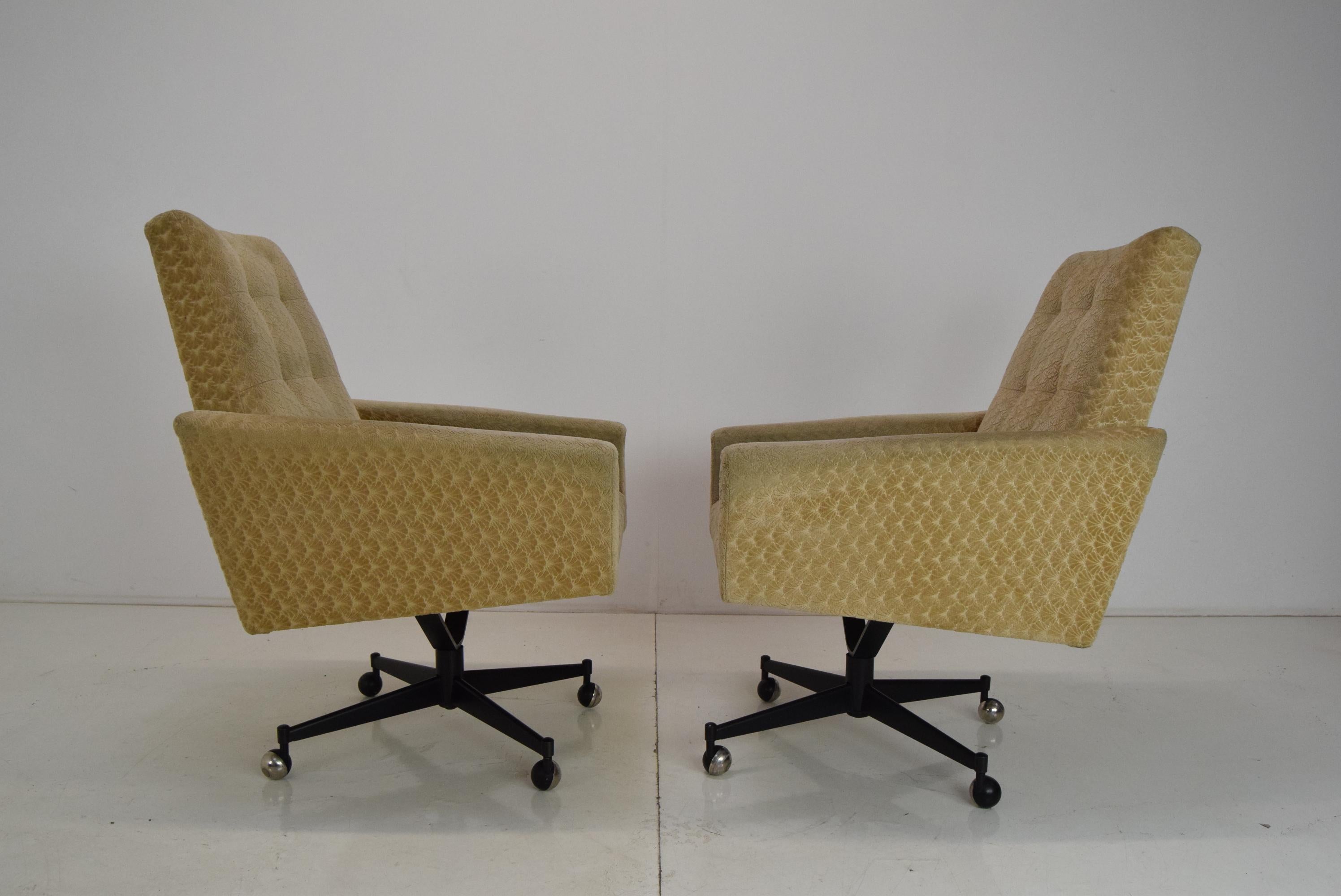 Metal Pair of Midcentury Swivel Armchairs with Wheels, 1970s.  For Sale