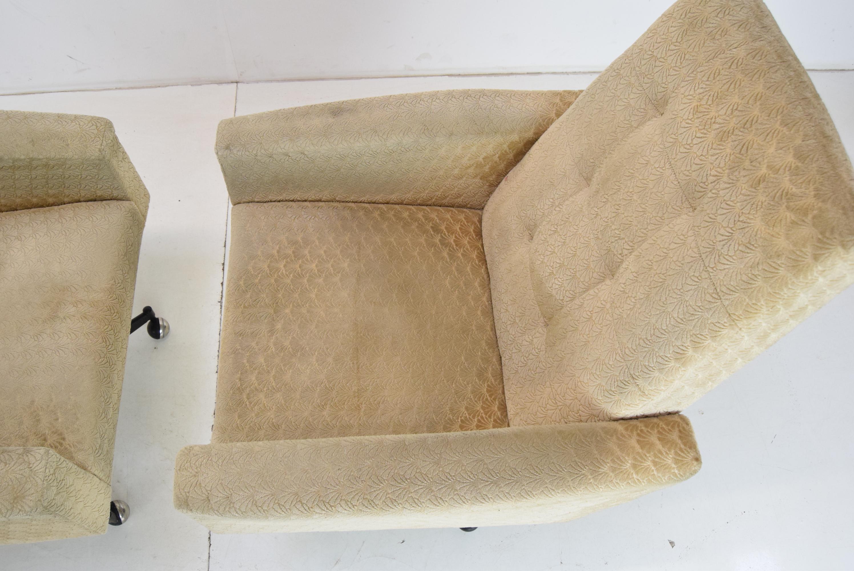 Pair of Midcentury Swivel Armchairs with Wheels, 1970s.  For Sale 1