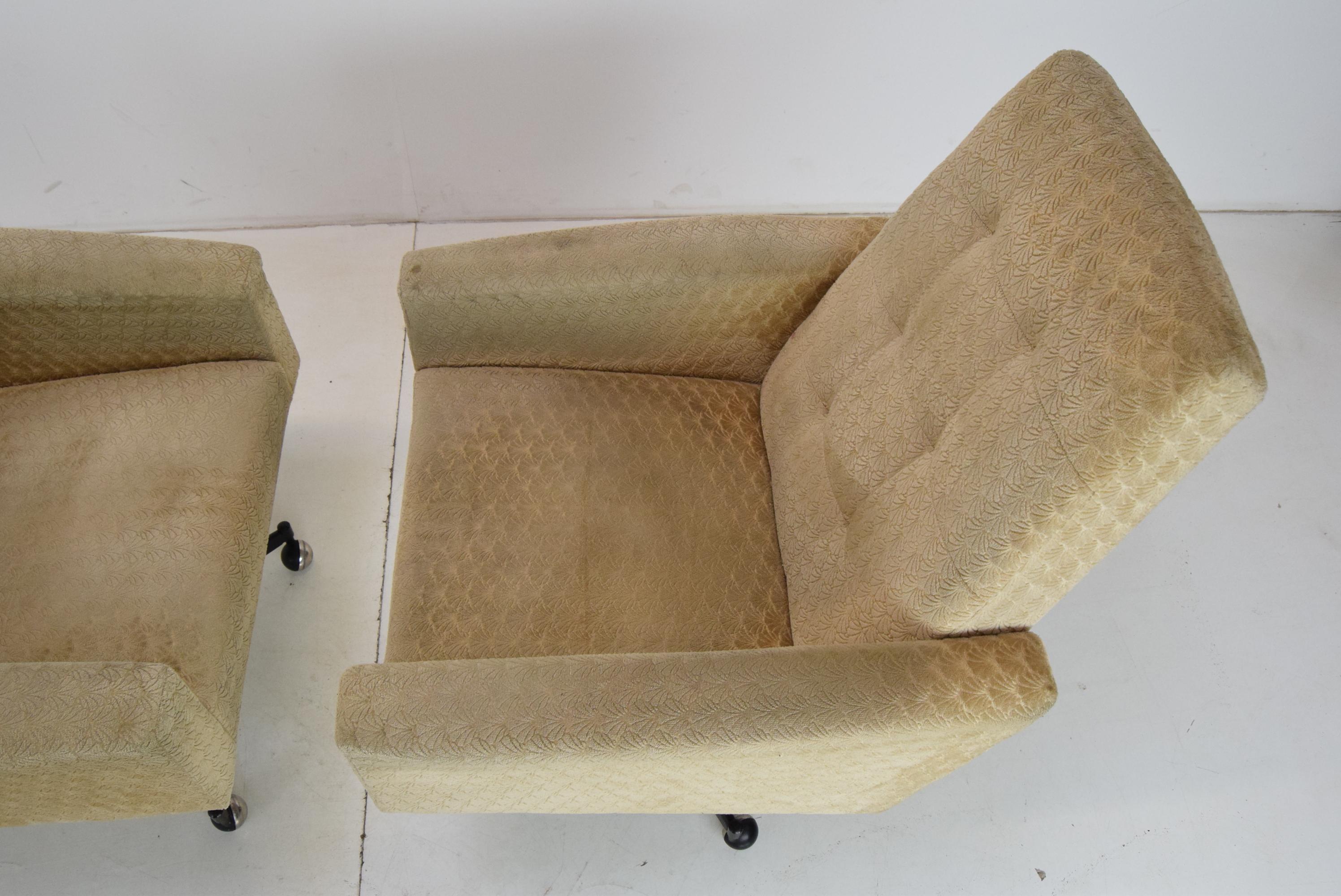Pair of Midcentury Swivel Armchairs with Wheels, 1970s.  For Sale 2