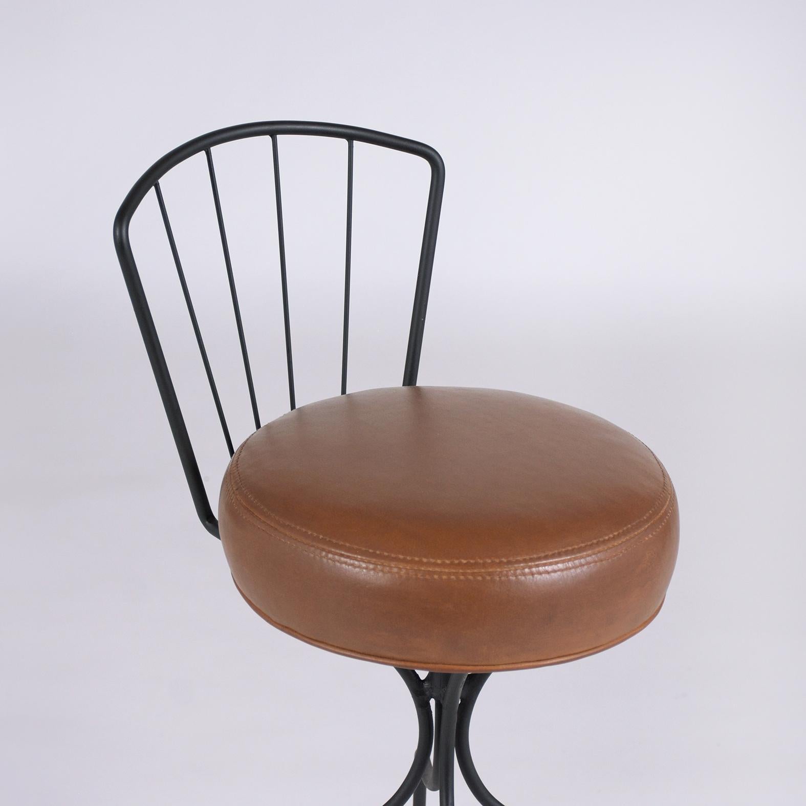 Pair of MidCentury Modern Bar Stools For Sale at 1stDibs