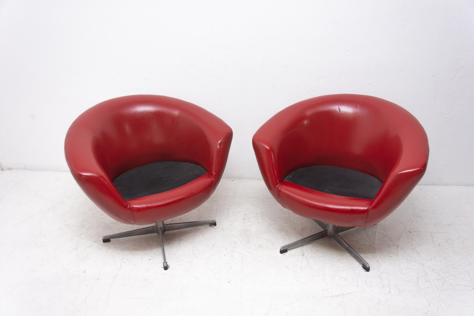 Scandinavian Modern Pair of Midcentury Swivel Chairs by UP Zavody, 1970s