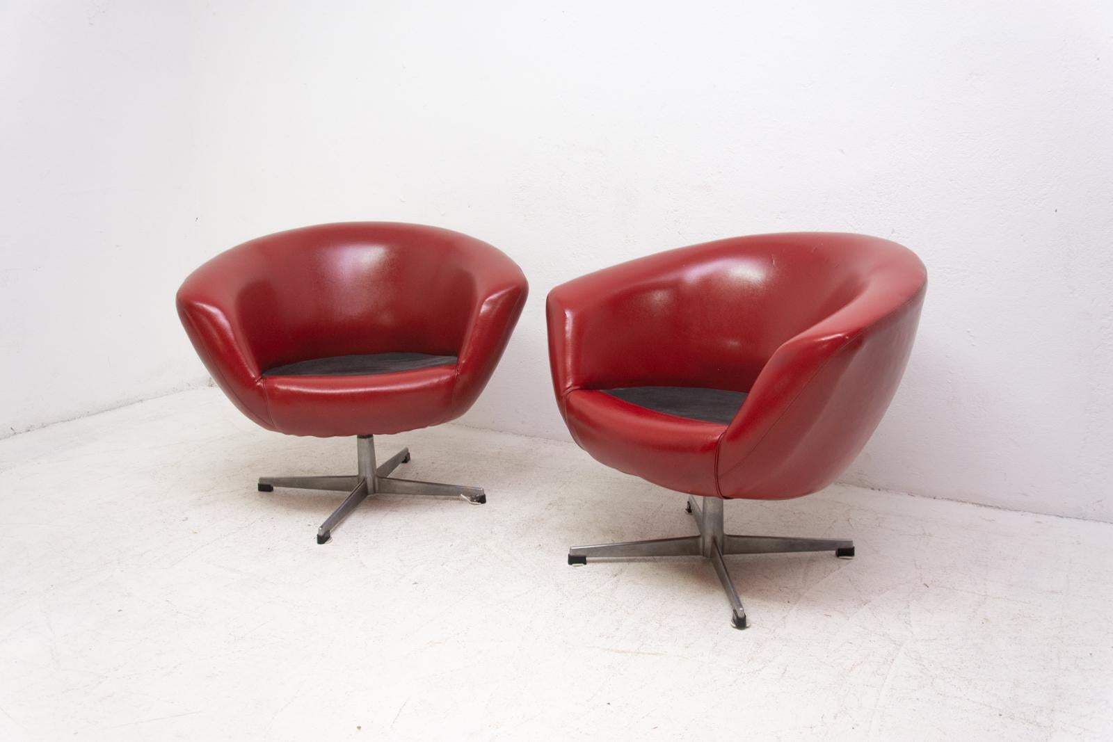 Pair of Midcentury Swivel Chairs by UP Zavody, 1970s In Good Condition In Prague 8, CZ