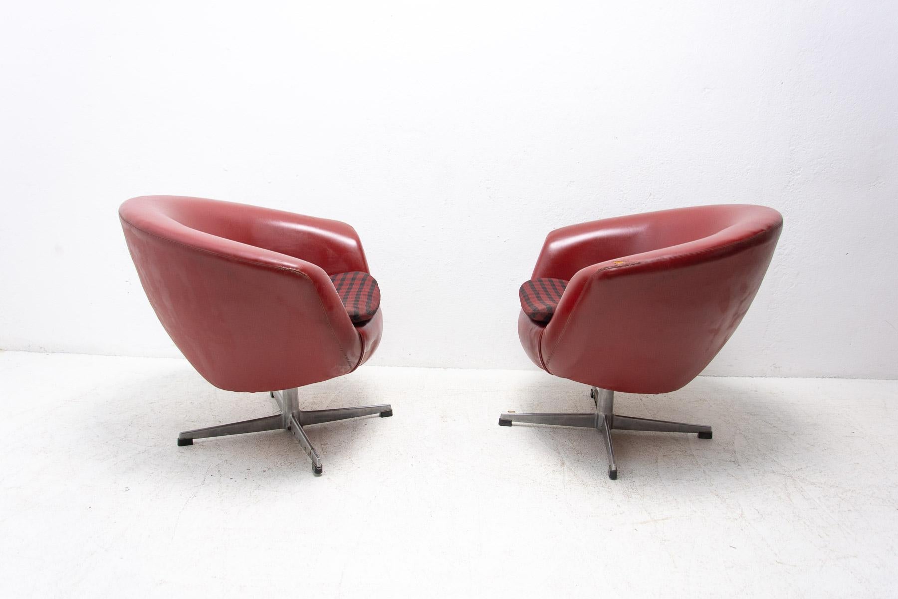 20th Century Pair of Mid-Century Swivel Chairs by Up Zavody, 1970's For Sale