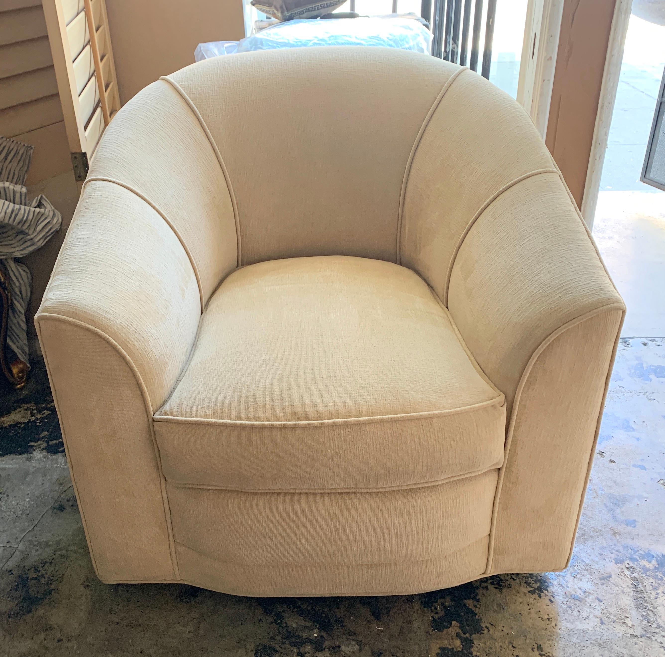 Upholstery Pair of Swivel Club Chairs in the Style of Milo Baughman