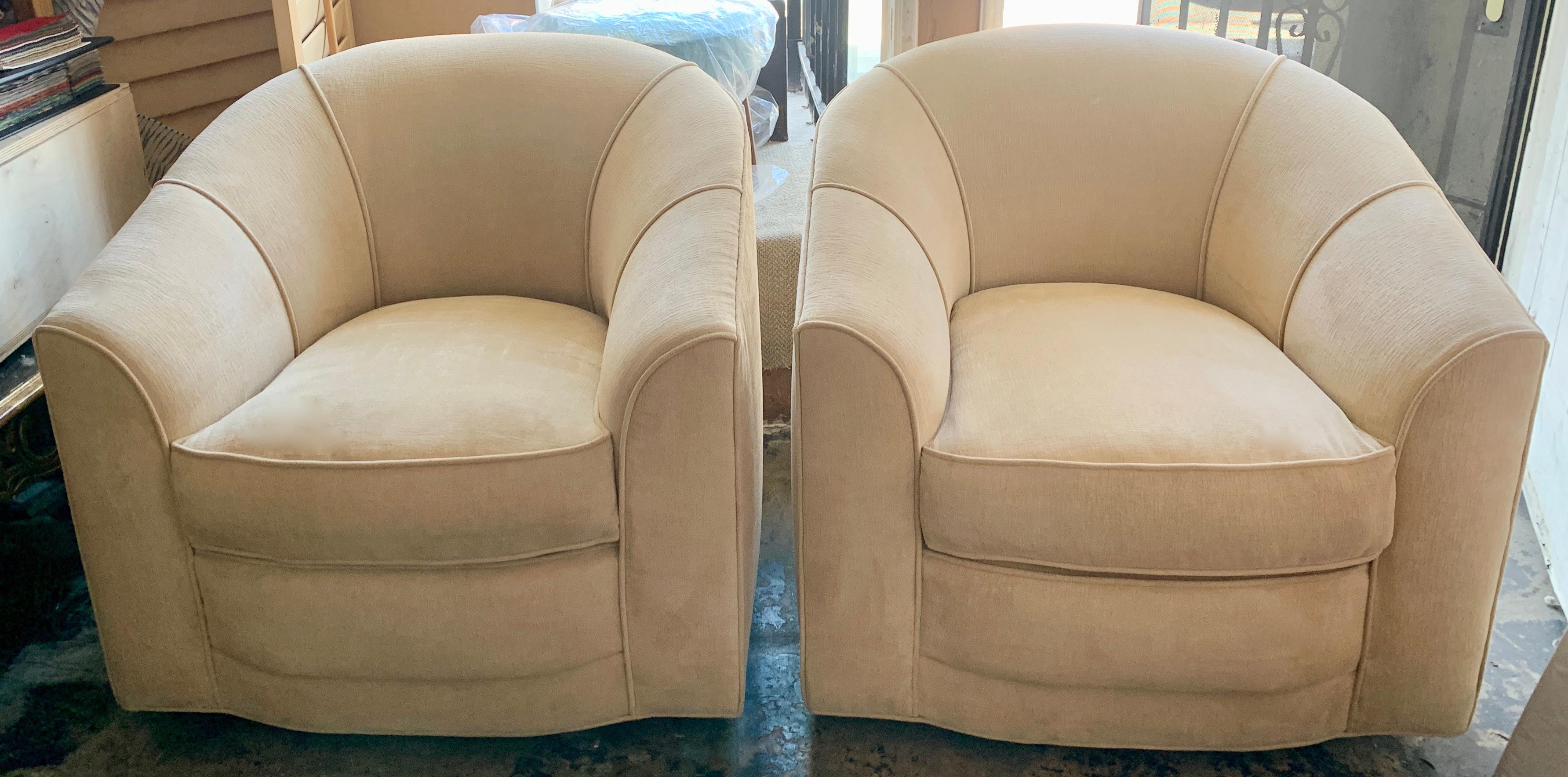 Pair of Swivel Club Chairs in the Style of Milo Baughman 3