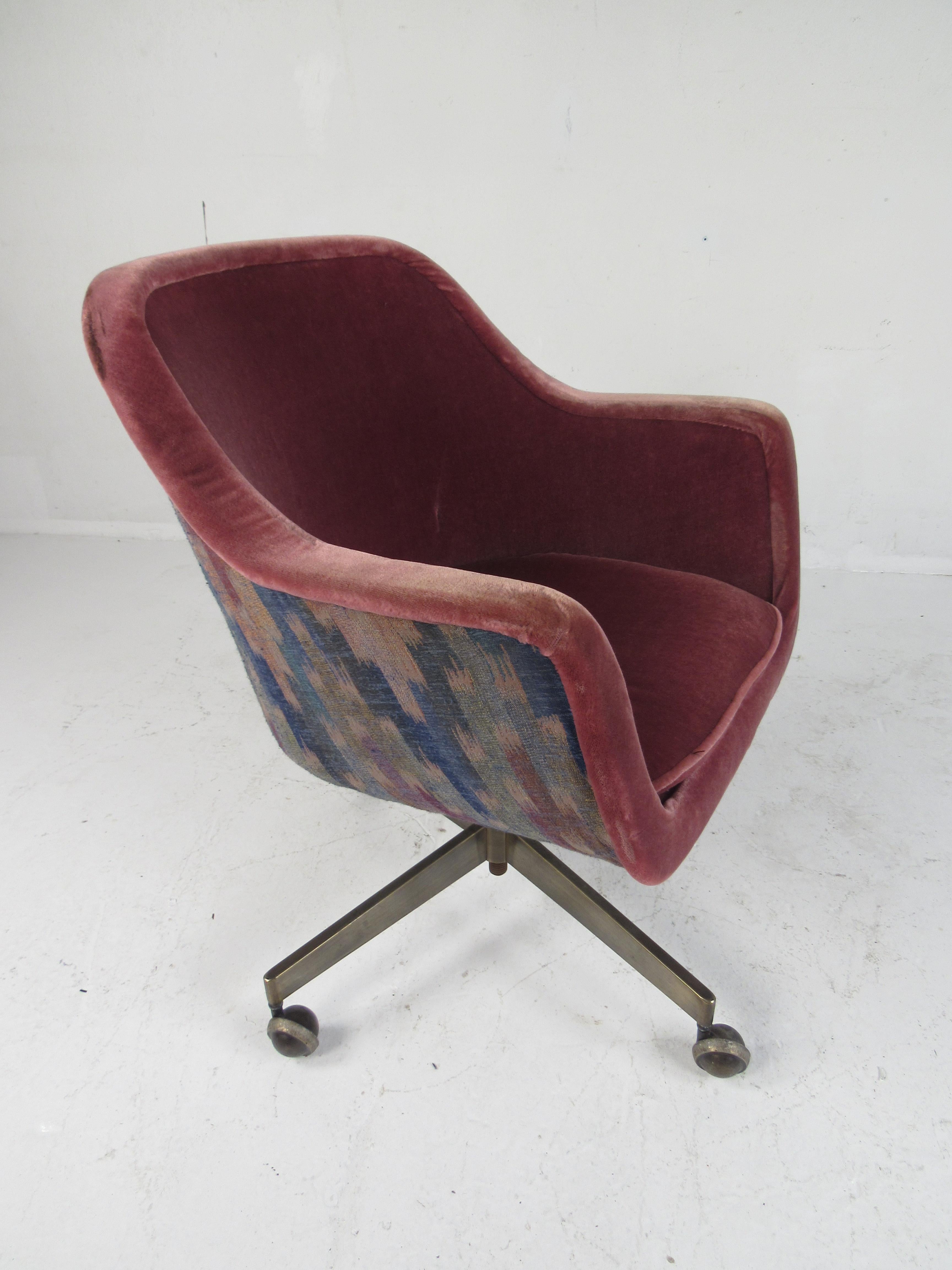 Pair of Midcentury Swivel Desk Chairs In Good Condition In Brooklyn, NY