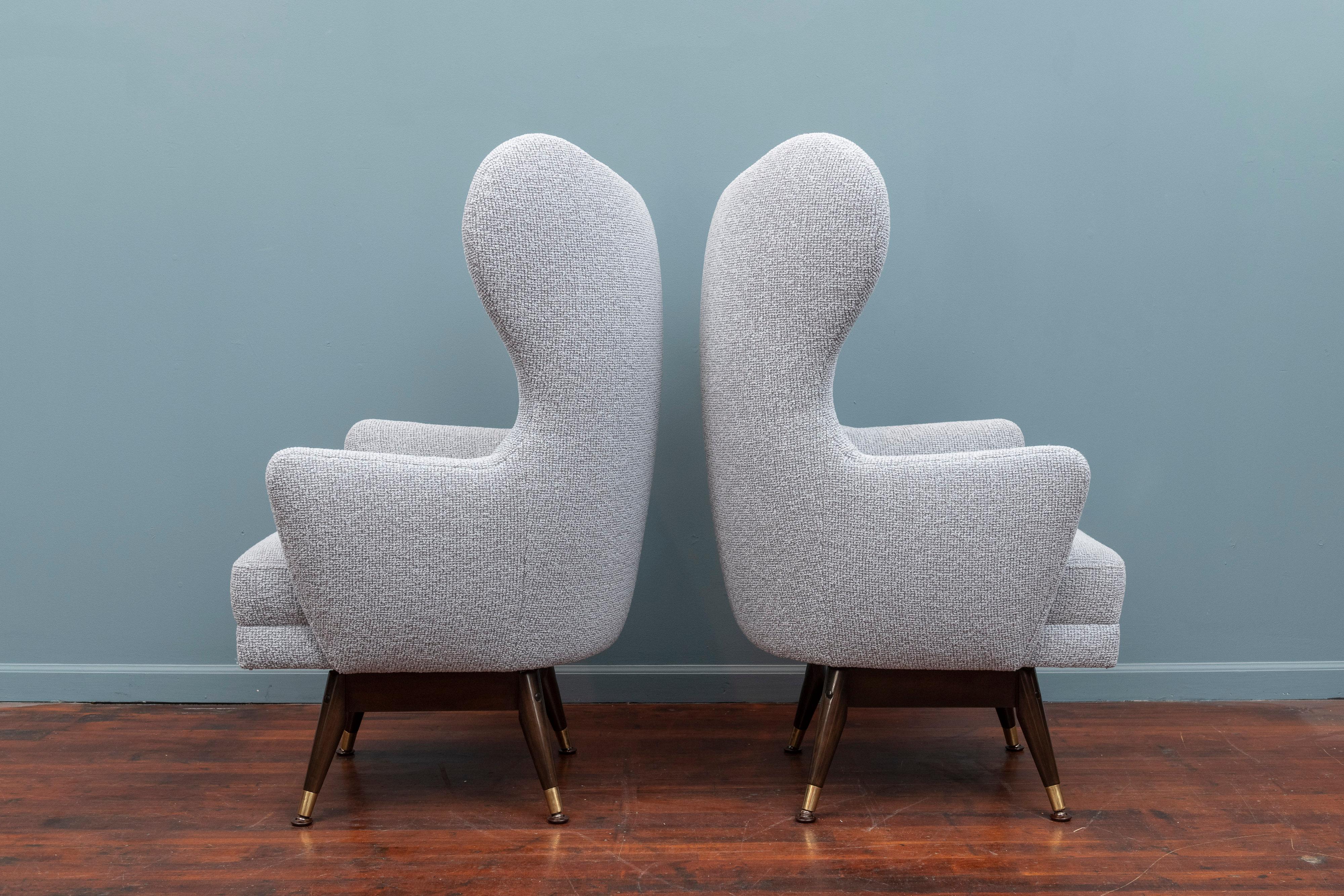 Mid-Century Modern Pair of Midcentury Swivel Lounge Chairs